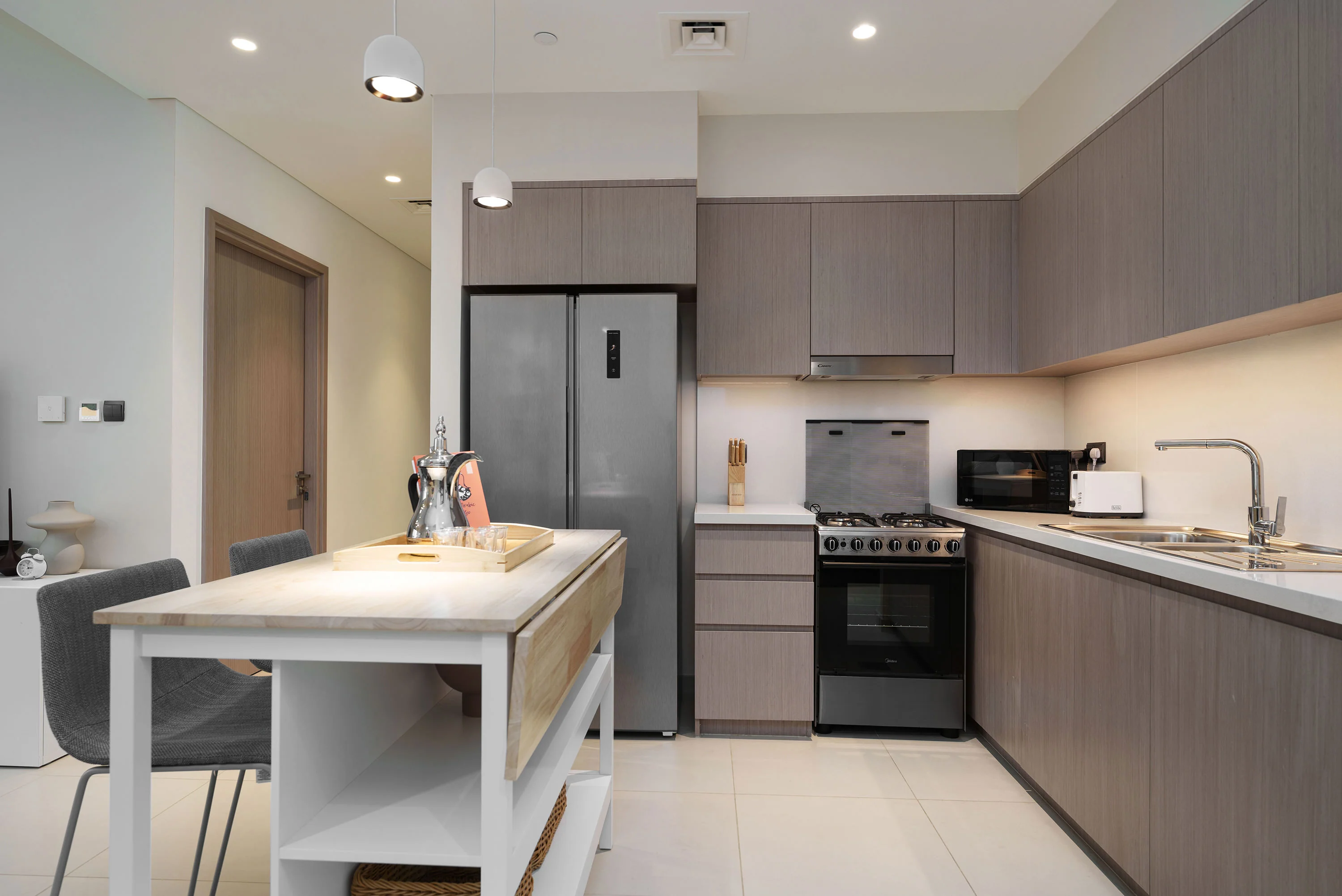Posh & Arty Apt w/ Direct Burj Khalifa & Fountains Views - Image 9