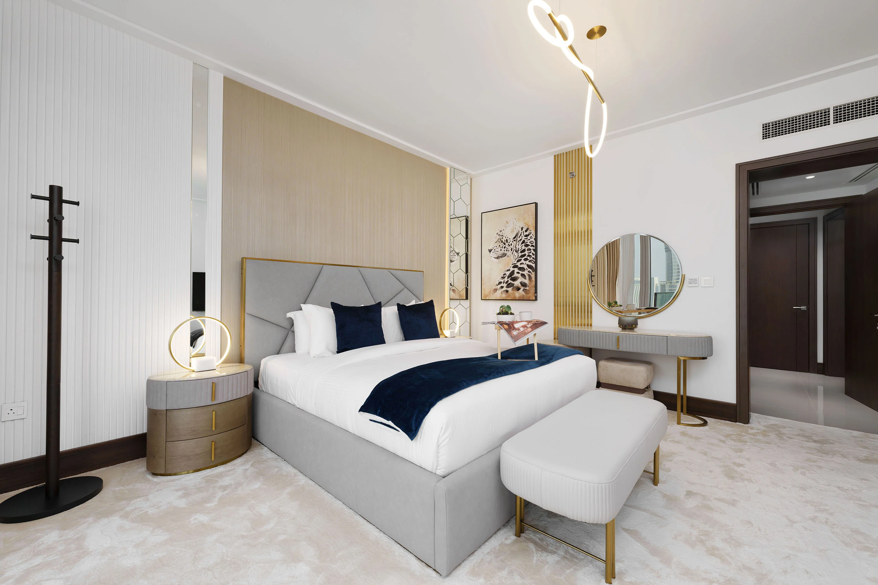 Ultra Chic High-Floor Apt w/ Direct Burj Khalifa & Fountains Views - Image 13