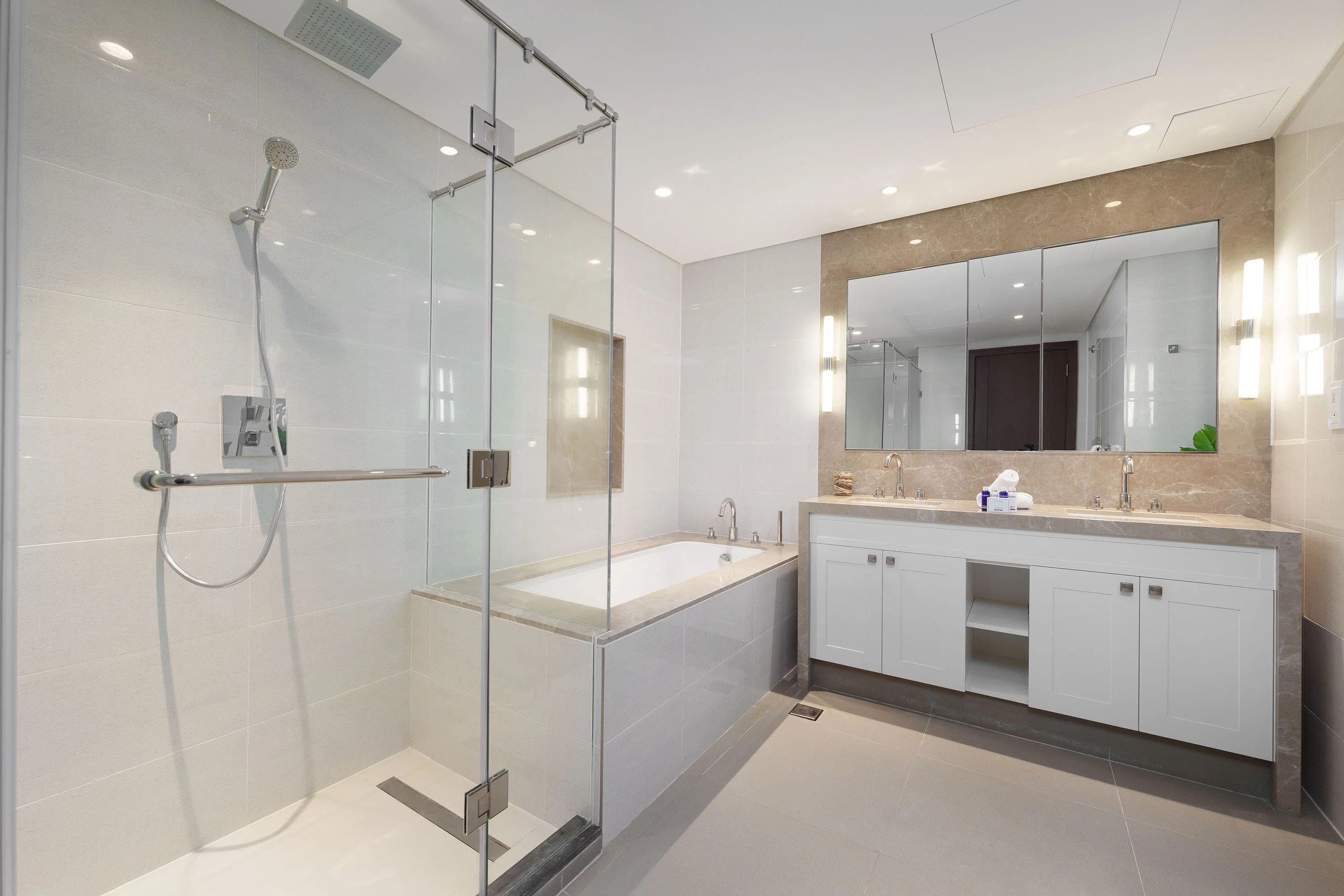 Ultra Chic High-Floor Apt w/ Direct Burj Khalifa & Fountains Views - Image 16