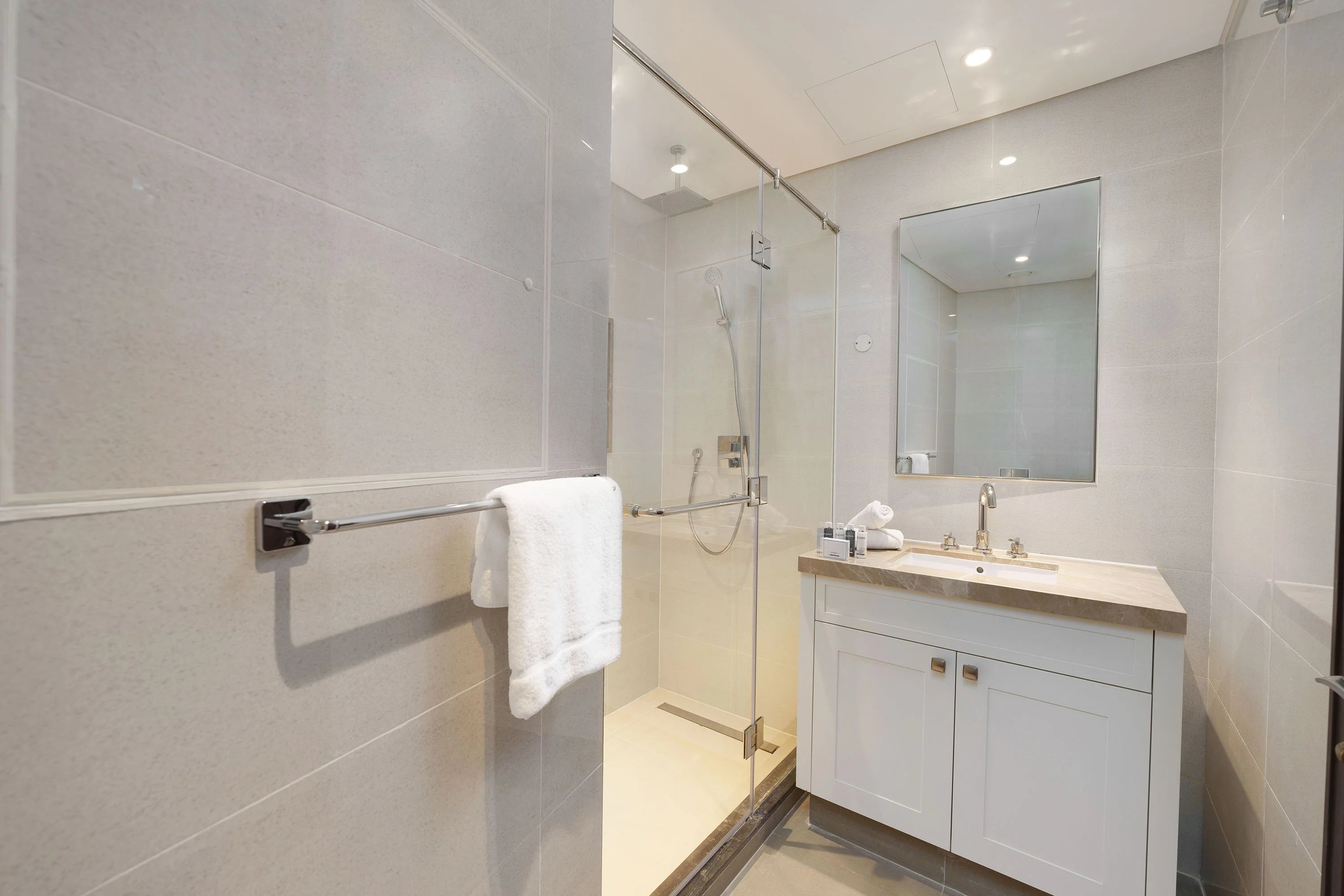 Ultra Chic High-Floor Apt w/ Direct Burj Khalifa & Fountains Views - Image 20