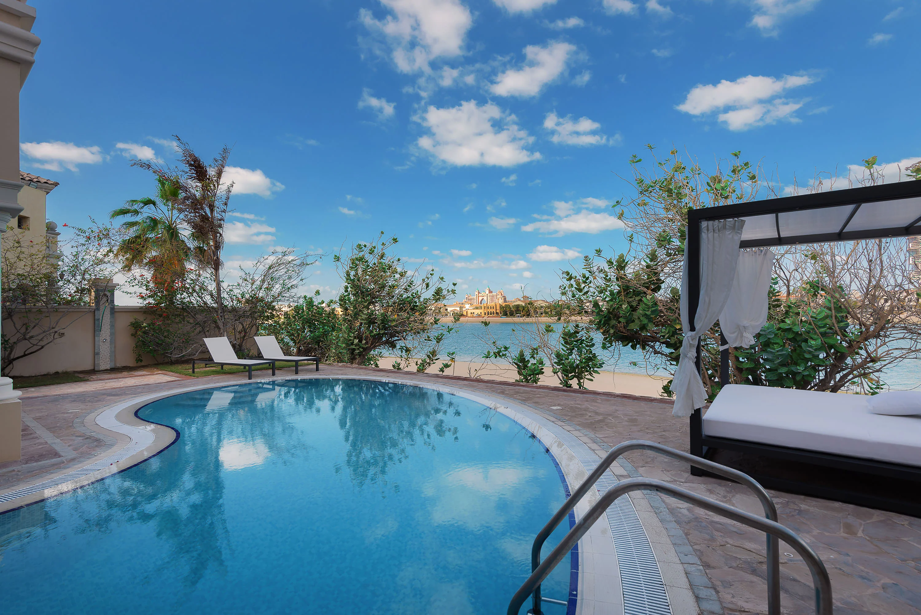 Palm Jumeirah Beach Front XL Villa w/Prvt Pool - Image 2