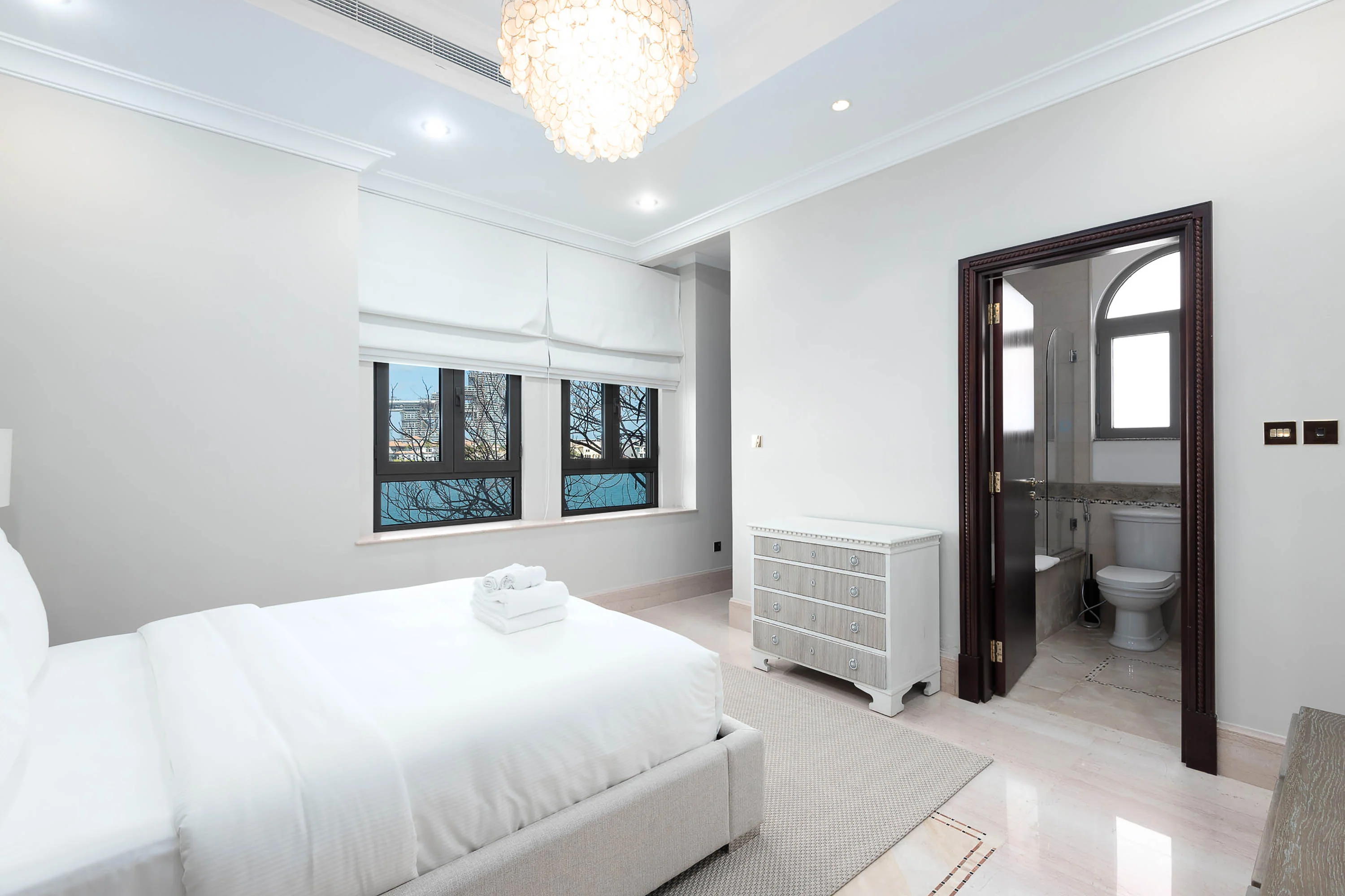 Palm Jumeirah Beach Front XL Villa w/Prvt Pool - Image 23