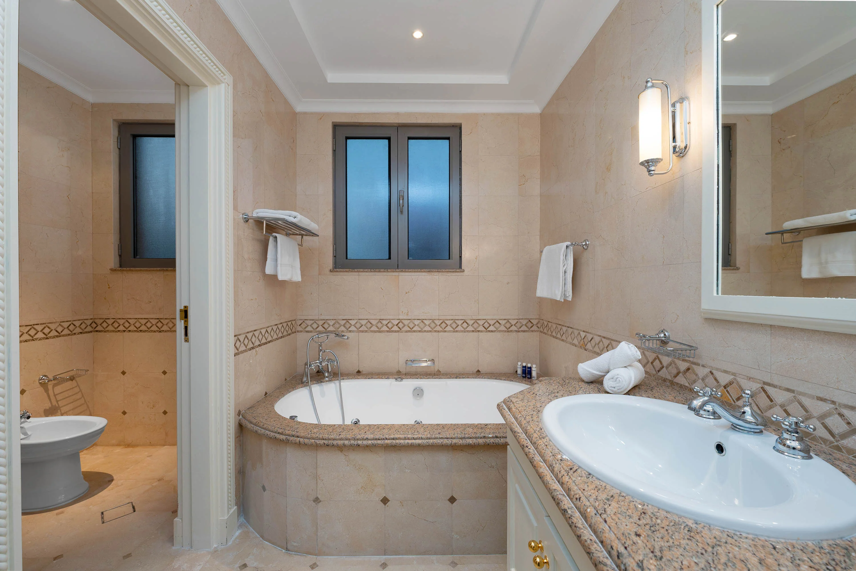 Exclusive Villa w/ Private Pool, Garden & Beach - Image 33