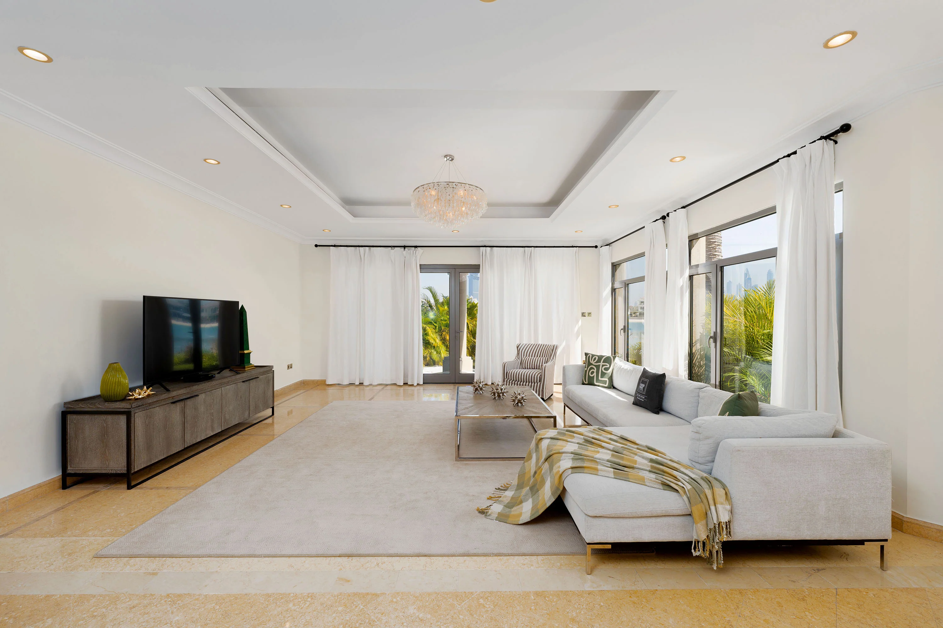 Exclusive Villa w/ Private Pool, Garden & Beach - Image 6