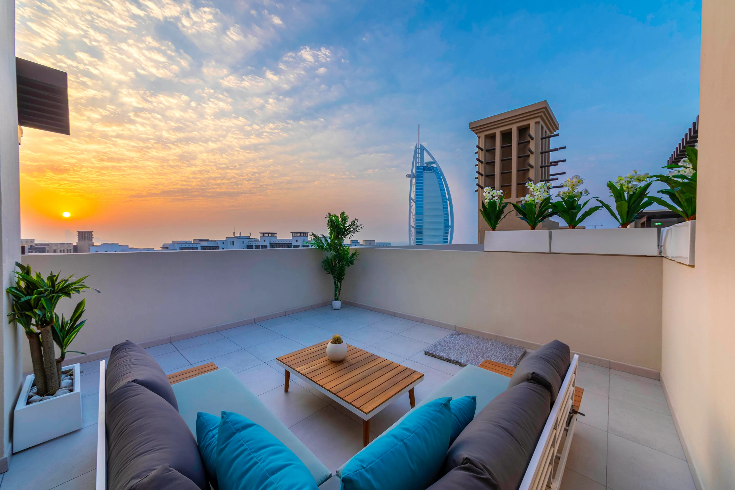 Exclusive Seaview 3BR Roof Terrace Apt with Scenic Views of Burj alArab