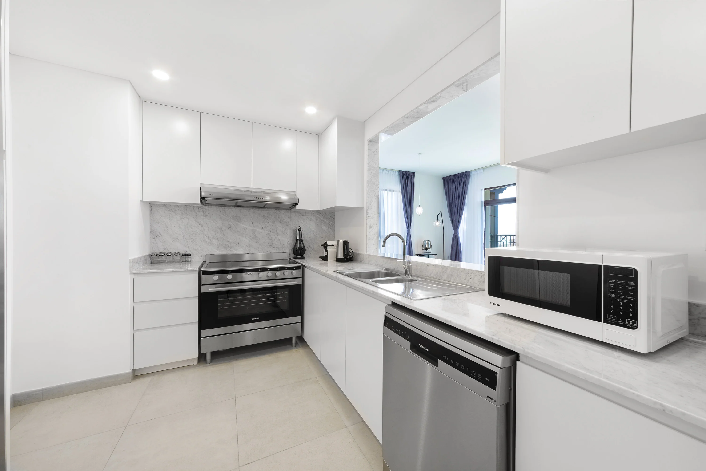 Exclusive Seaview 3BR Roof Terrace Apt with Scenic Views of Burj alArab - Image 5