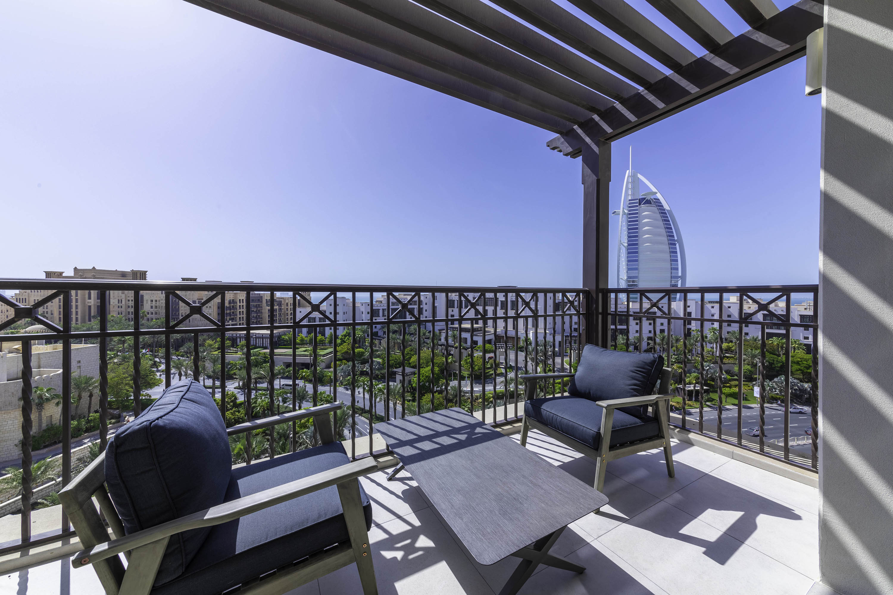 Exclusive Seaview 3BR Roof Terrace Apt with Scenic Views of Burj alArab - Image 8