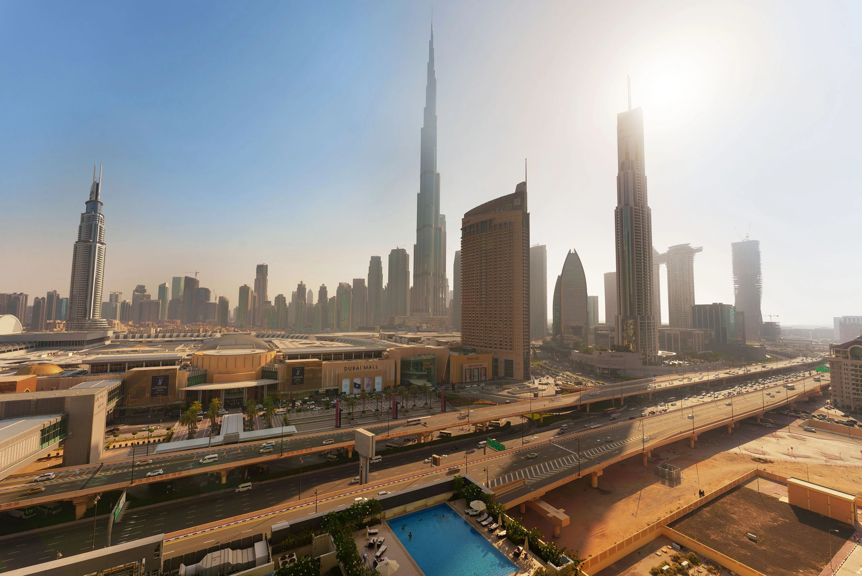 Luxury Apt w/ Burj Khalifa Vw & Direct Mall Access - Image 2