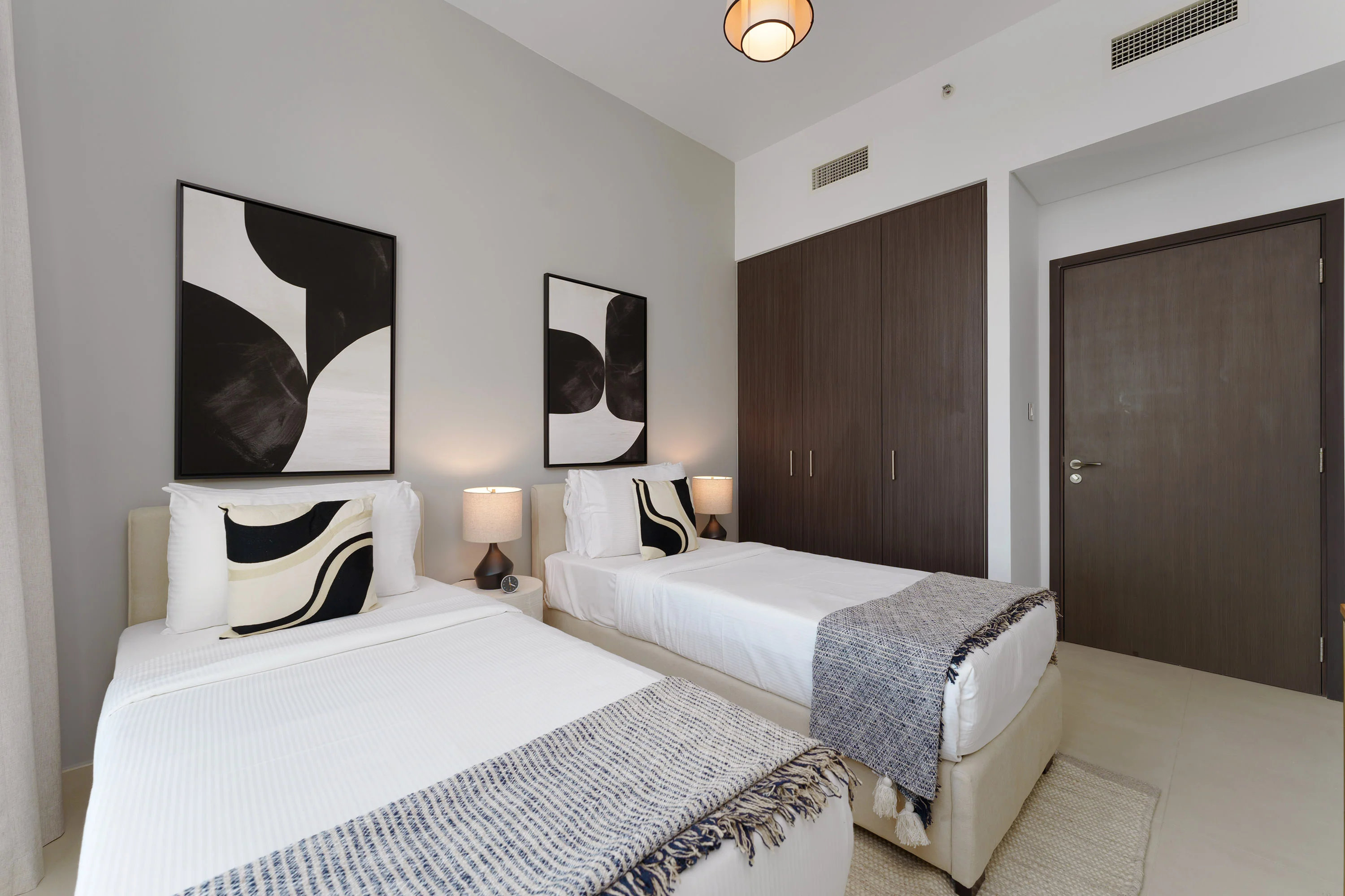 Luxury Apt w/ Burj Khalifa Vw & Direct Mall Access - Image 21