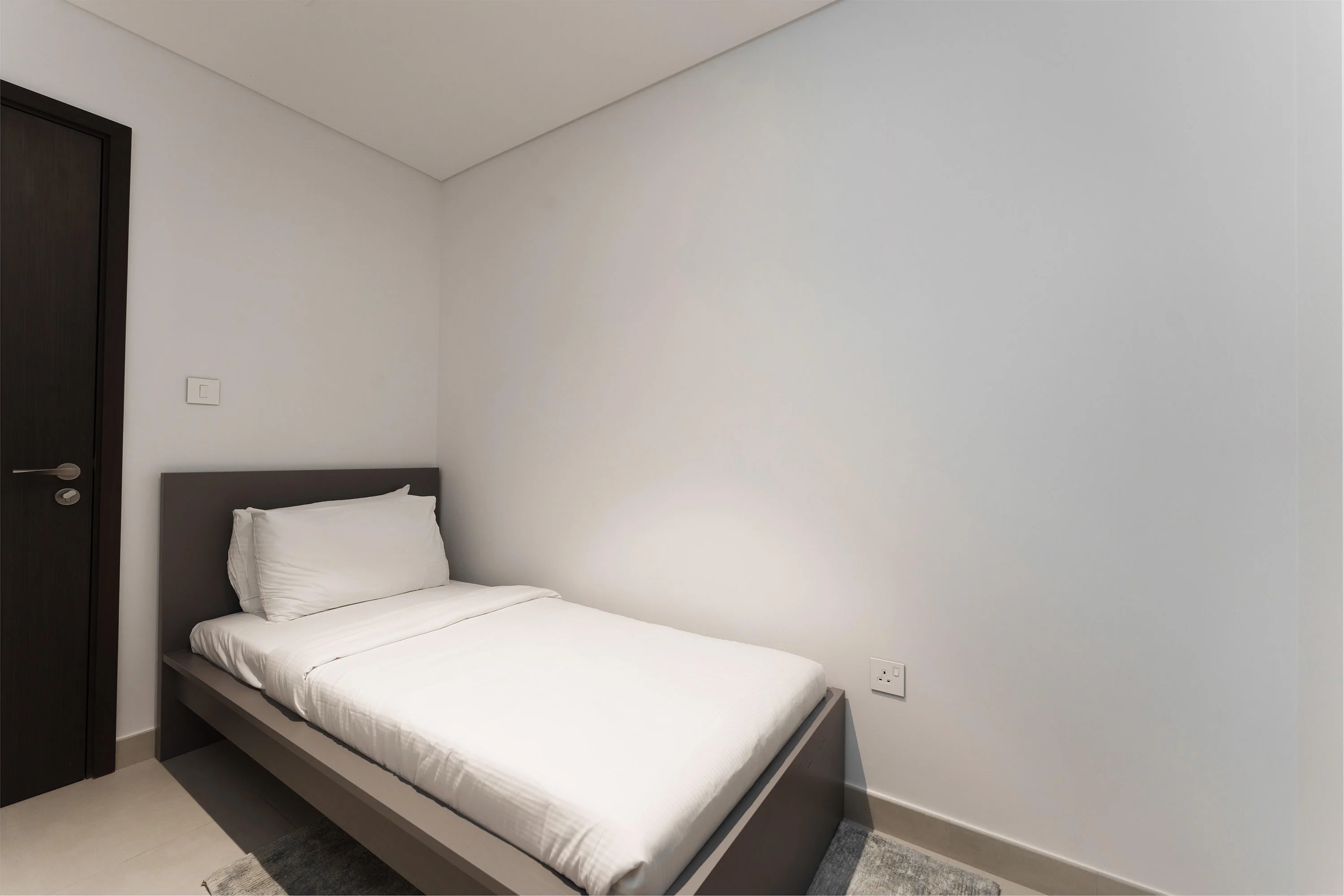 Luxury Apt w/ Burj Khalifa Vw & Direct Mall Access - Image 23