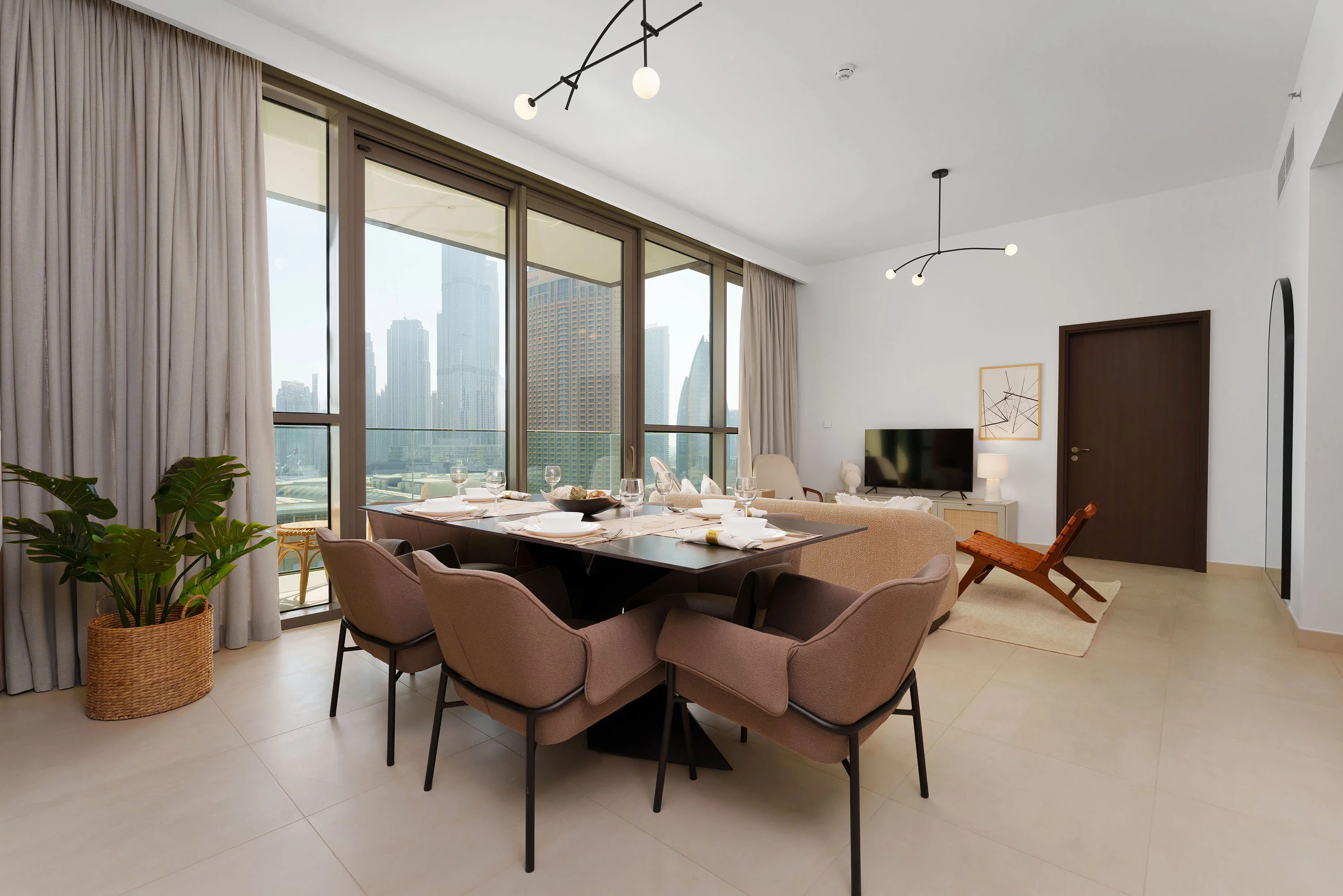 Luxury Apt w/ Burj Khalifa Vw & Direct Mall Access - Image 5