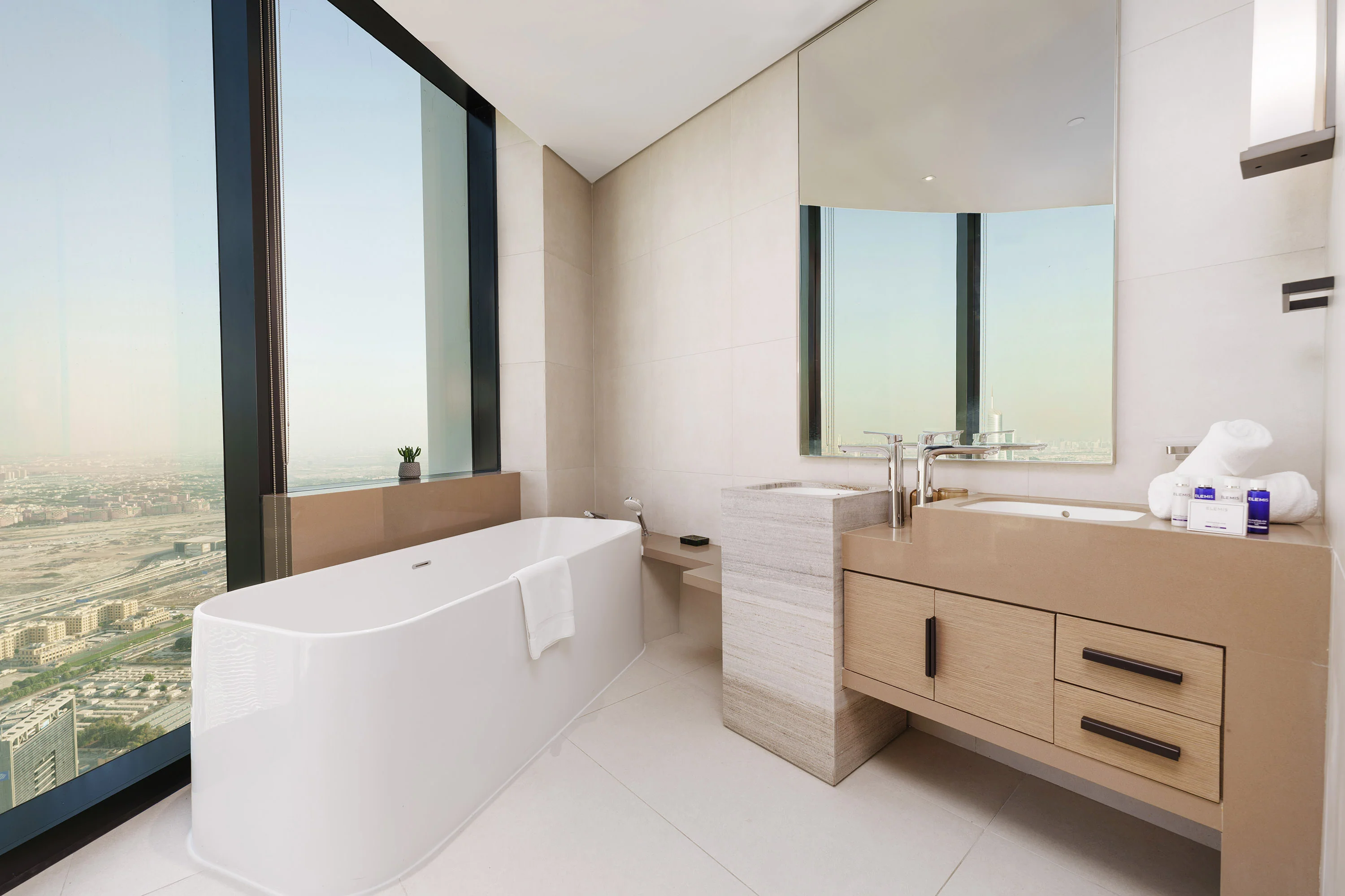 Lavish Apt w/ Stellar Ocean Views in Address JBR - Image 15