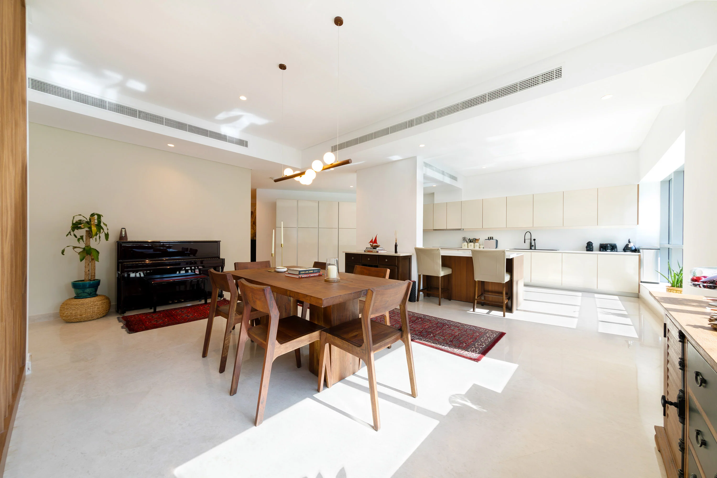 Stunning 3-Floor Villa w/ Kids Room & Rooftop Terrace over Dubai Marina - Image 10