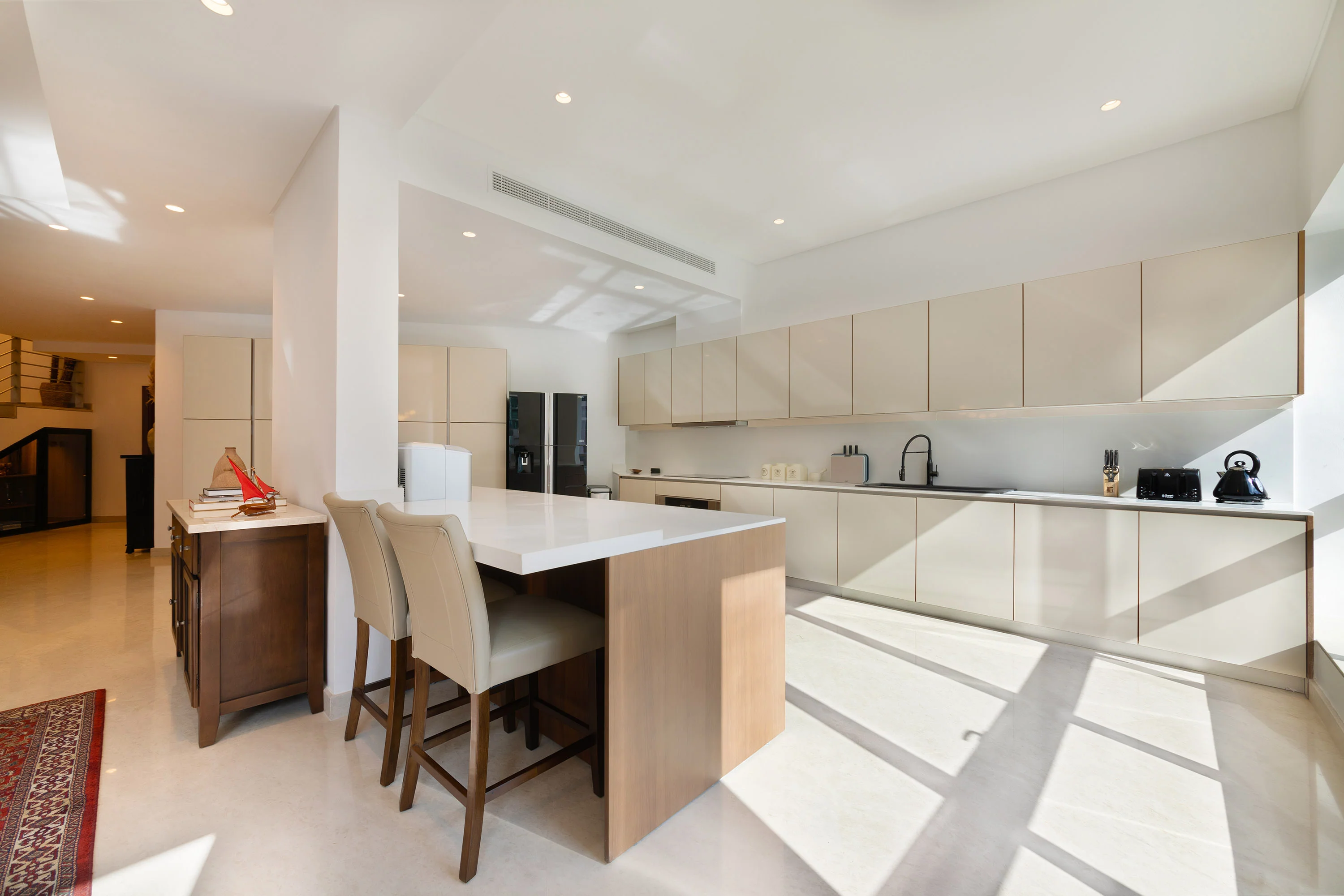 Stunning 3-Floor Villa w/ Kids Room & Rooftop Terrace over Dubai Marina - Image 14