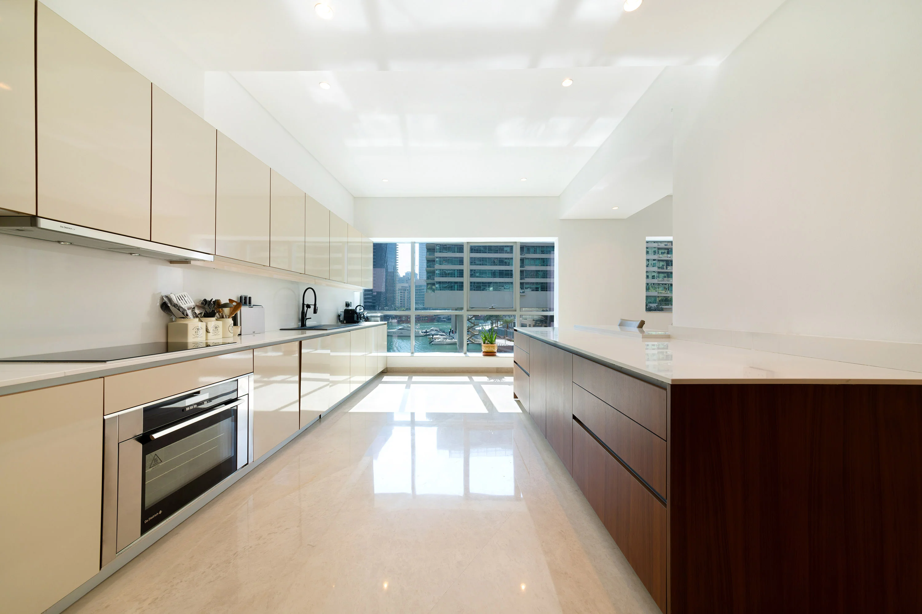 Stunning 3-Floor Villa w/ Kids Room & Rooftop Terrace over Dubai Marina - Image 16