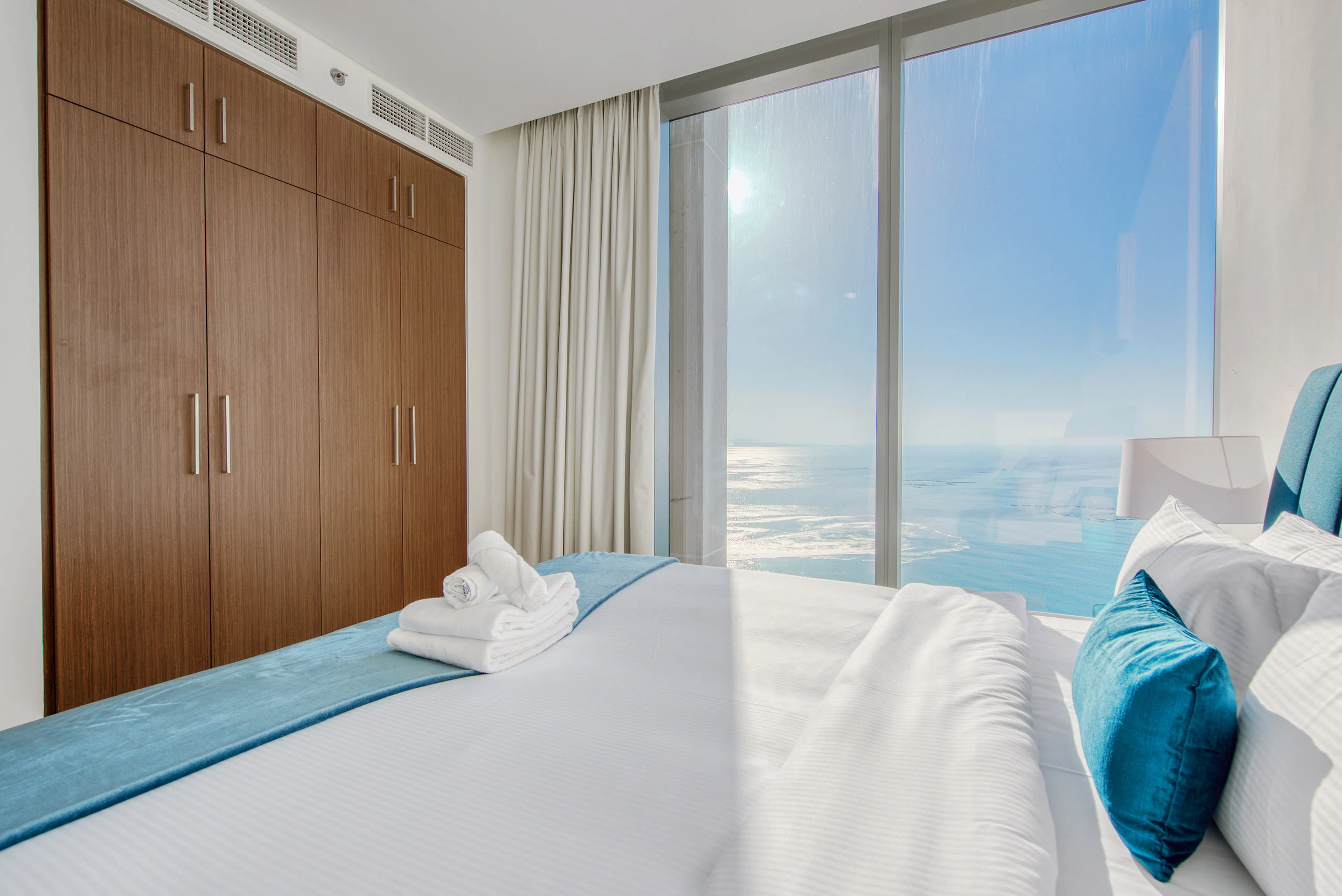 Exclusive Sea View apartment on the Arabian Gulf - Image 13