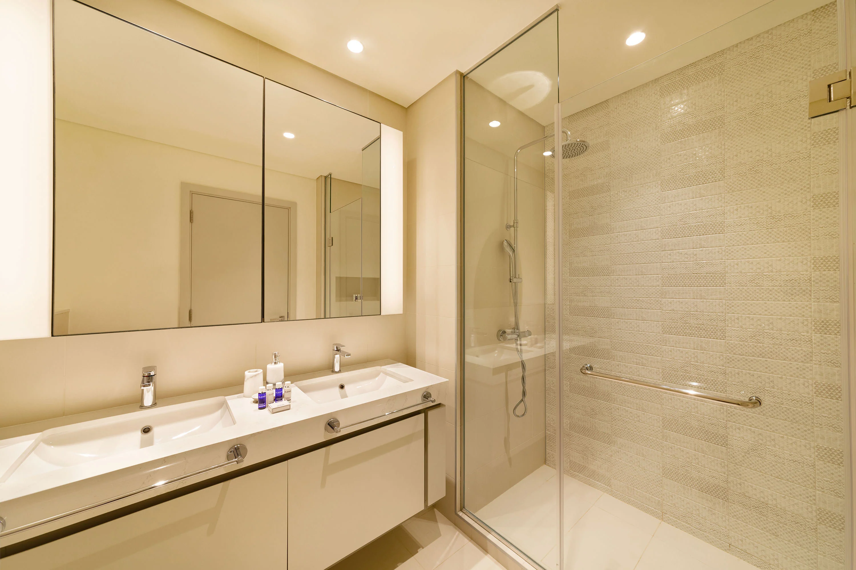 Stylish 2BR apt in Emaar Beachfront w/ stunning sea views - Image 14