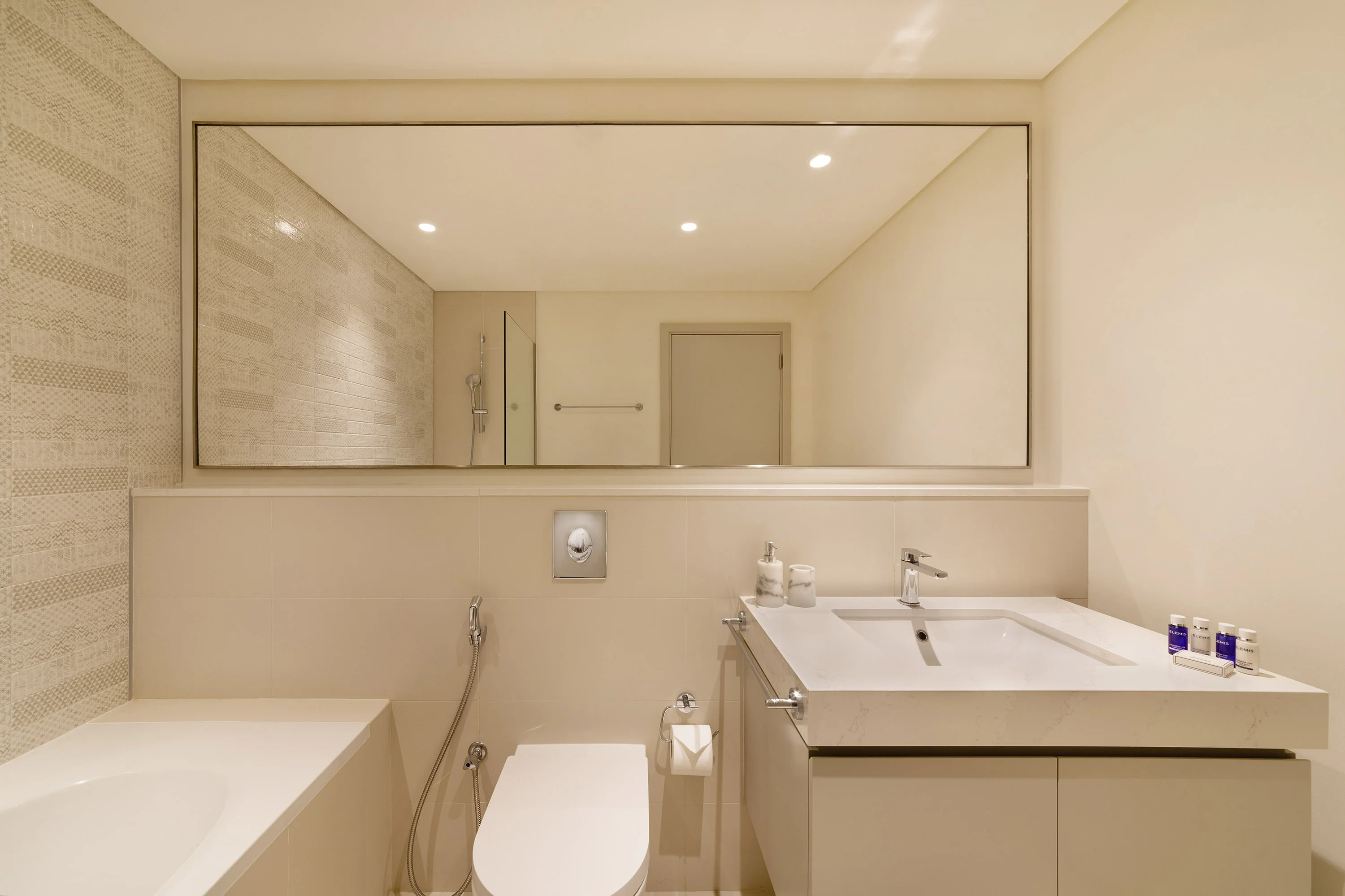 Stylish 2BR apt in Emaar Beachfront w/ stunning sea views - Image 21