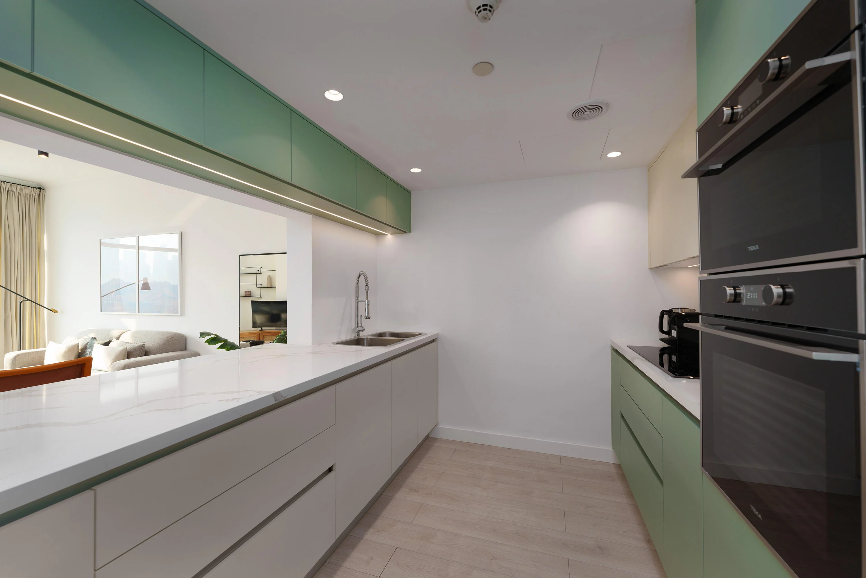 Modern Chic Apt w/ Spectacular Downtown Views - Image 7