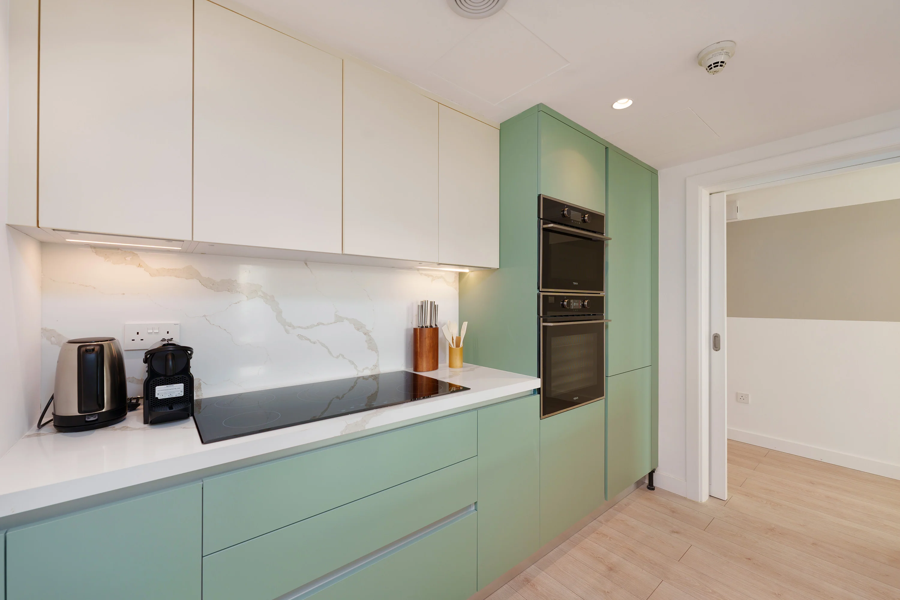 Modern Chic Apt w/ Spectacular Downtown Views - Image 8