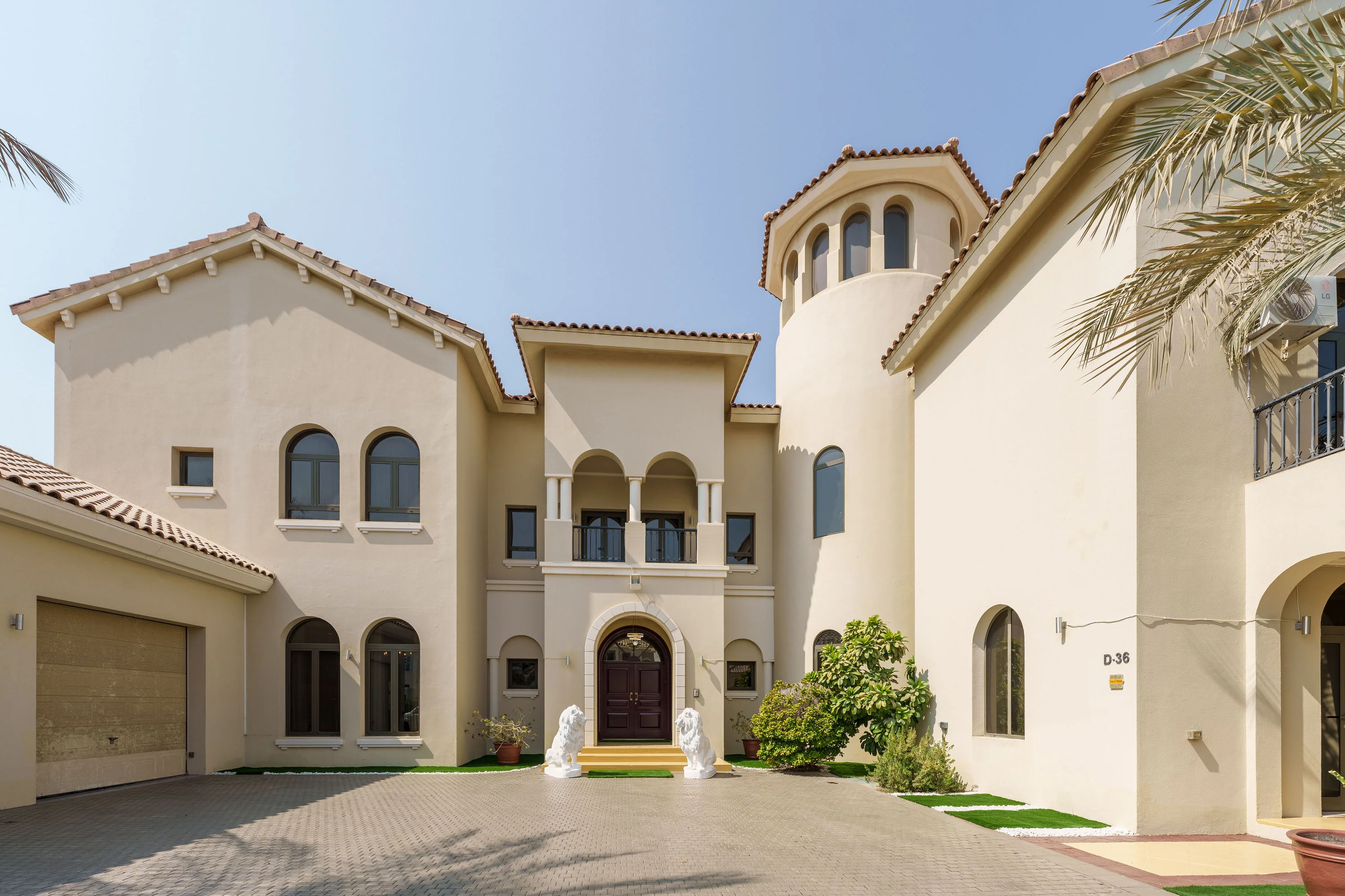 Opulent Palm Villa w/ Pool & Royal Atlantis Views - Image 10