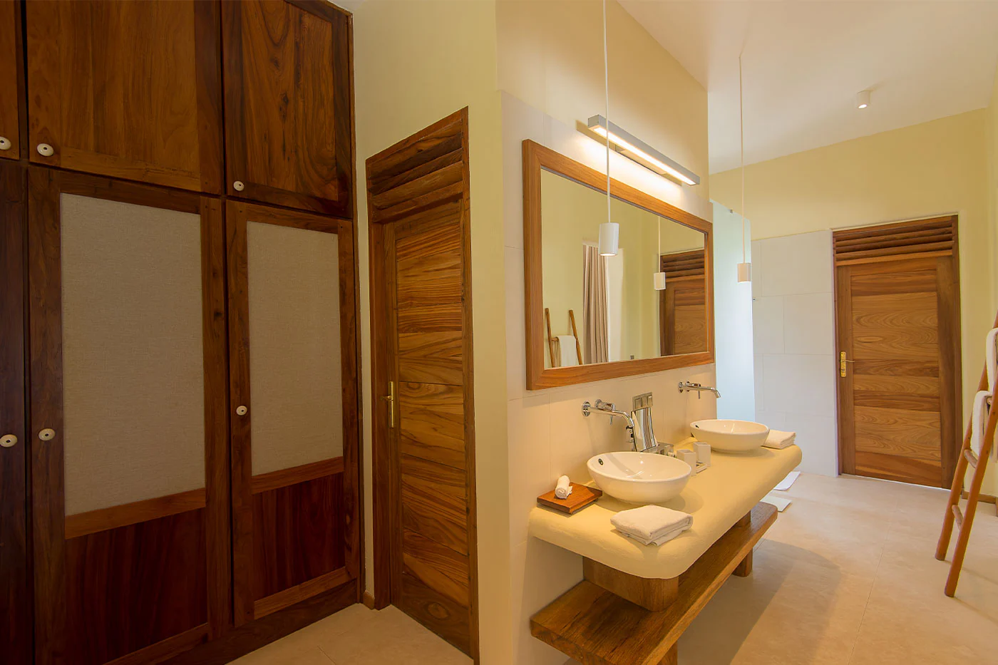 Beachfront Villa - Image 11
