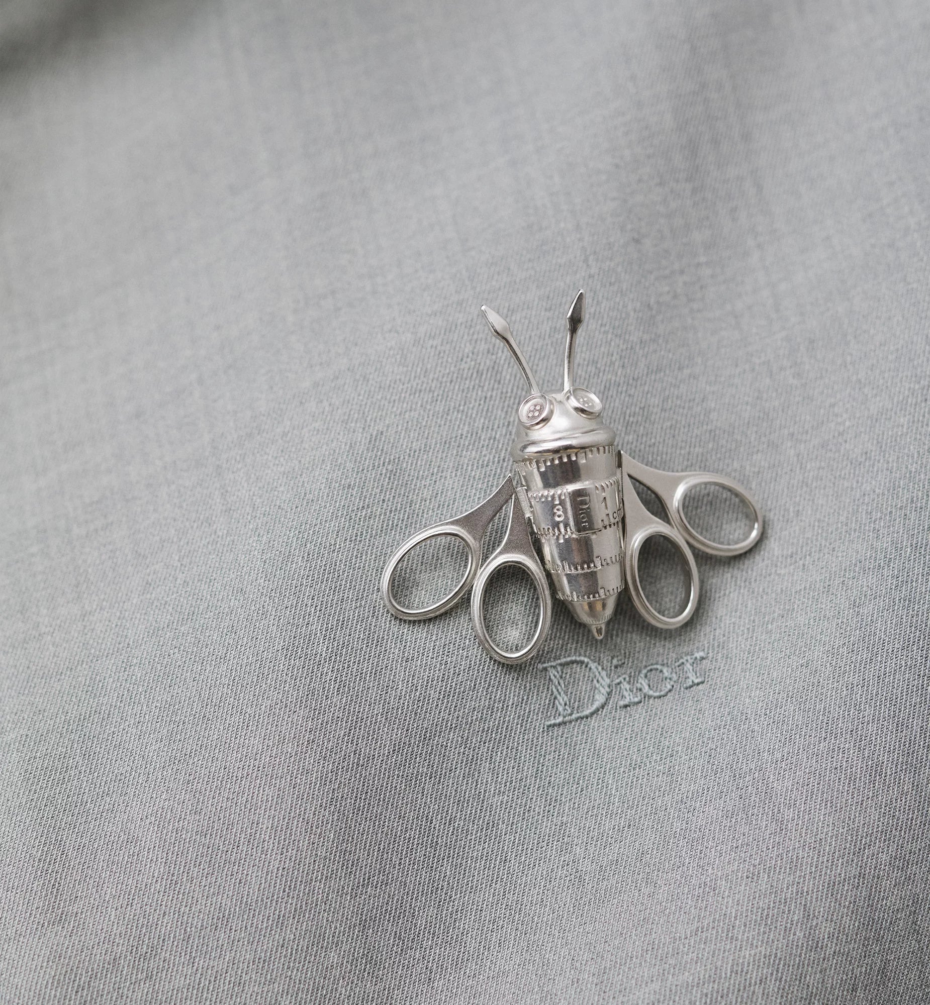 Dior Couture Charms Bee Brooch - Image 2