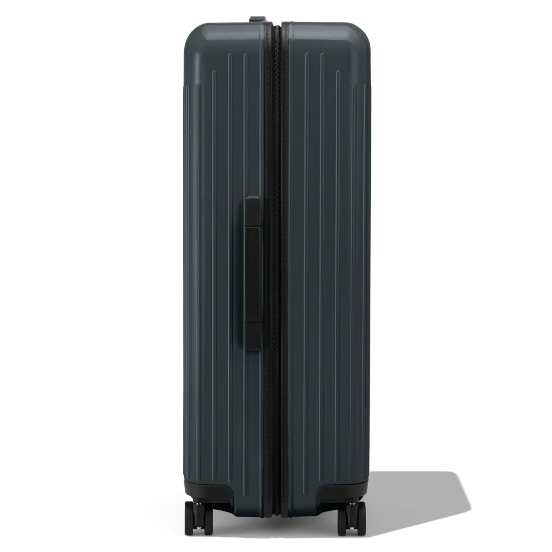 Essential Lite Check-in L - Image 3