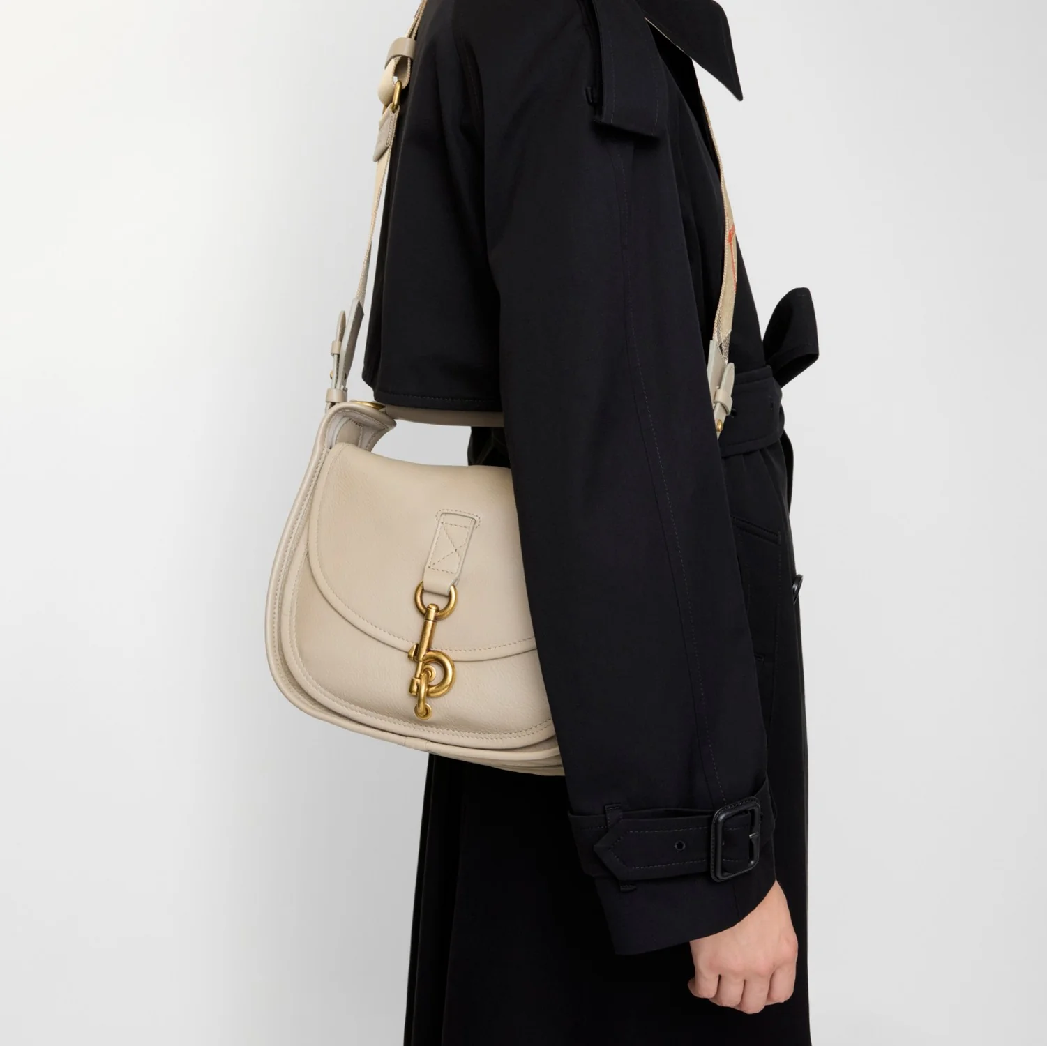 Small B Clip Messenger Bag - Image 7