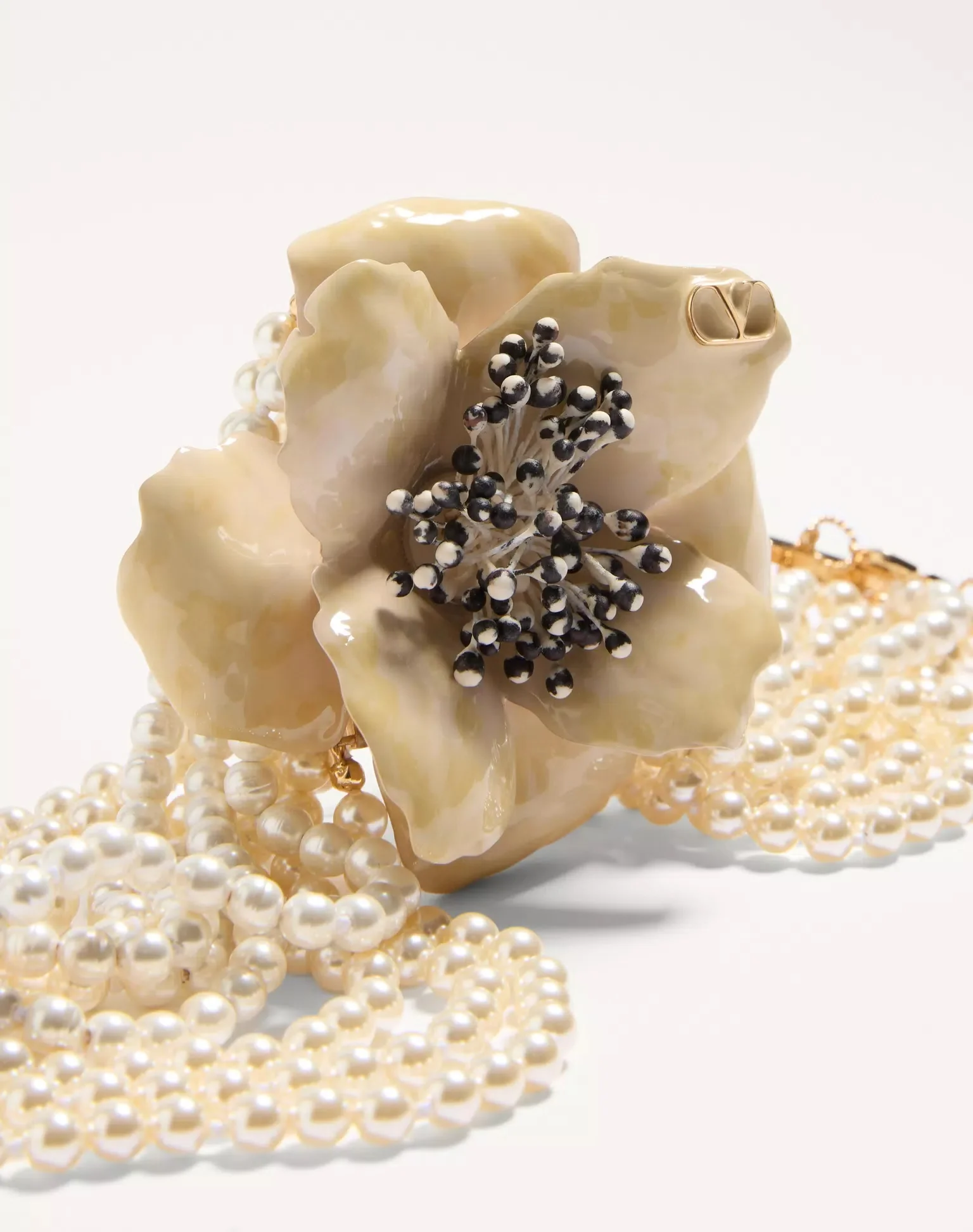 Fleur Lumineuse Necklace In Metal, Enamel, Pearls And Fabric - Image 4