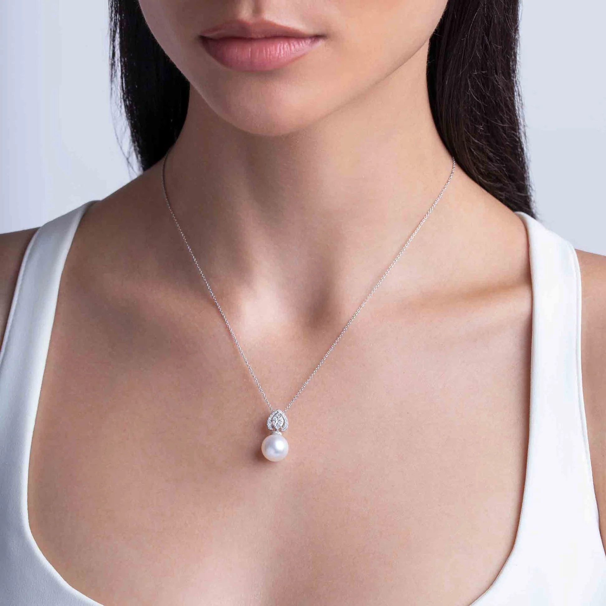 Glitz 18K Gold South Sea Pearl and Diamond Halo Pendant - Image 2