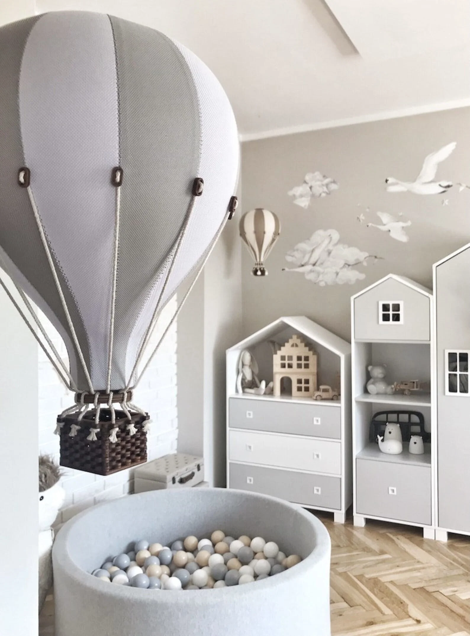 Grey and White Decorative Hot Air Balloon (3 Sizes) - Image 3