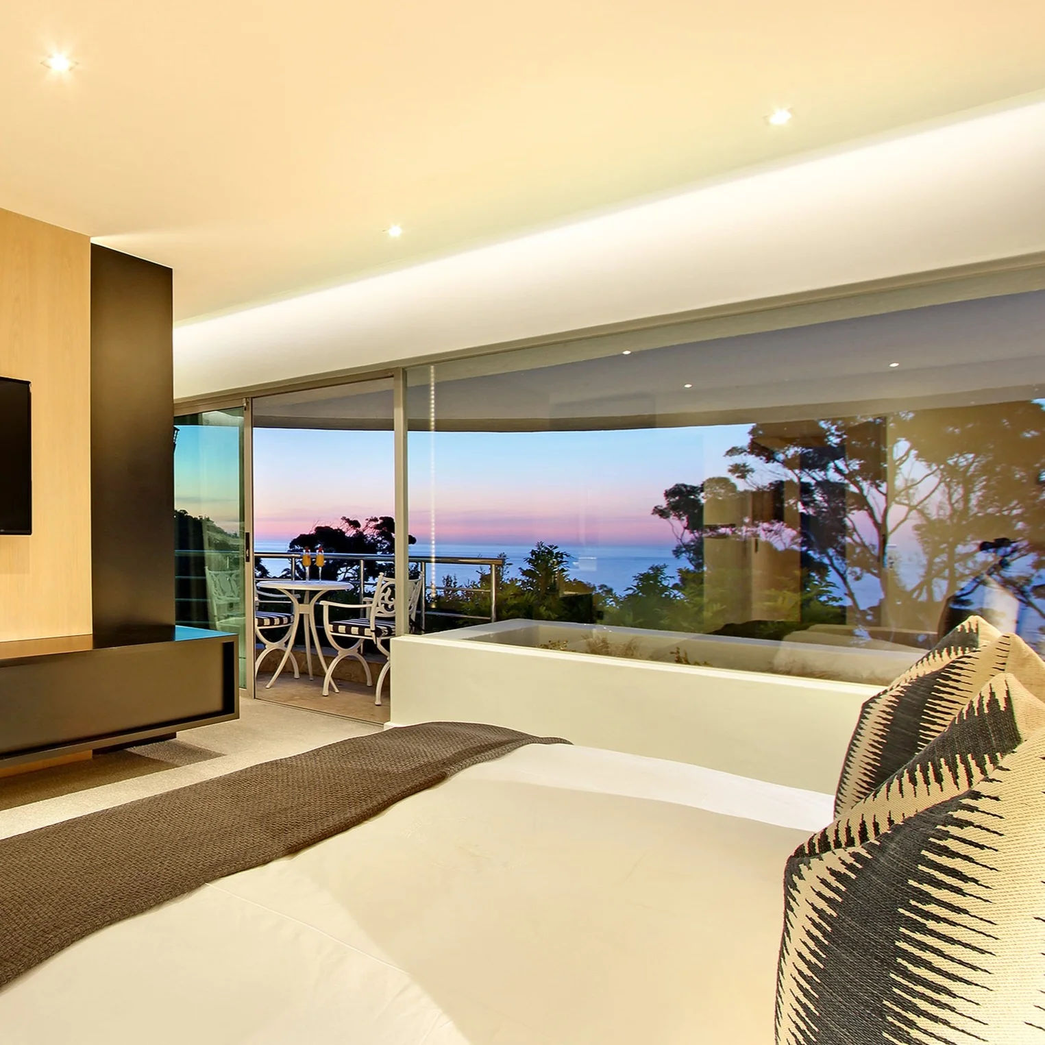 Hollywood Mansion & Spa - Image 10