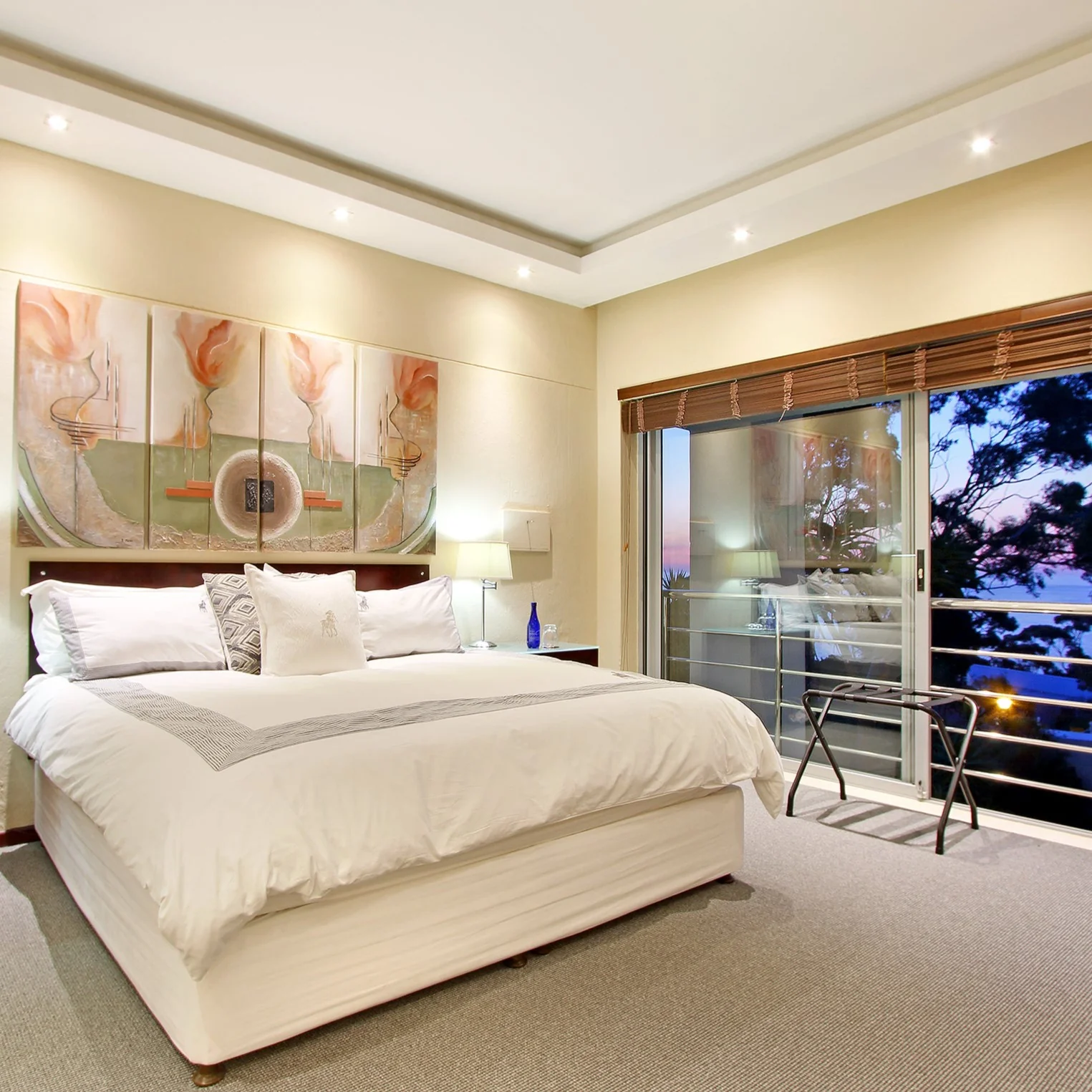 Hollywood Mansion & Spa - Image 15