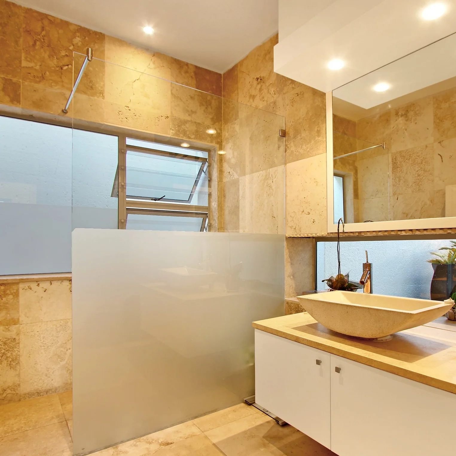 Hollywood Mansion & Spa - Image 16