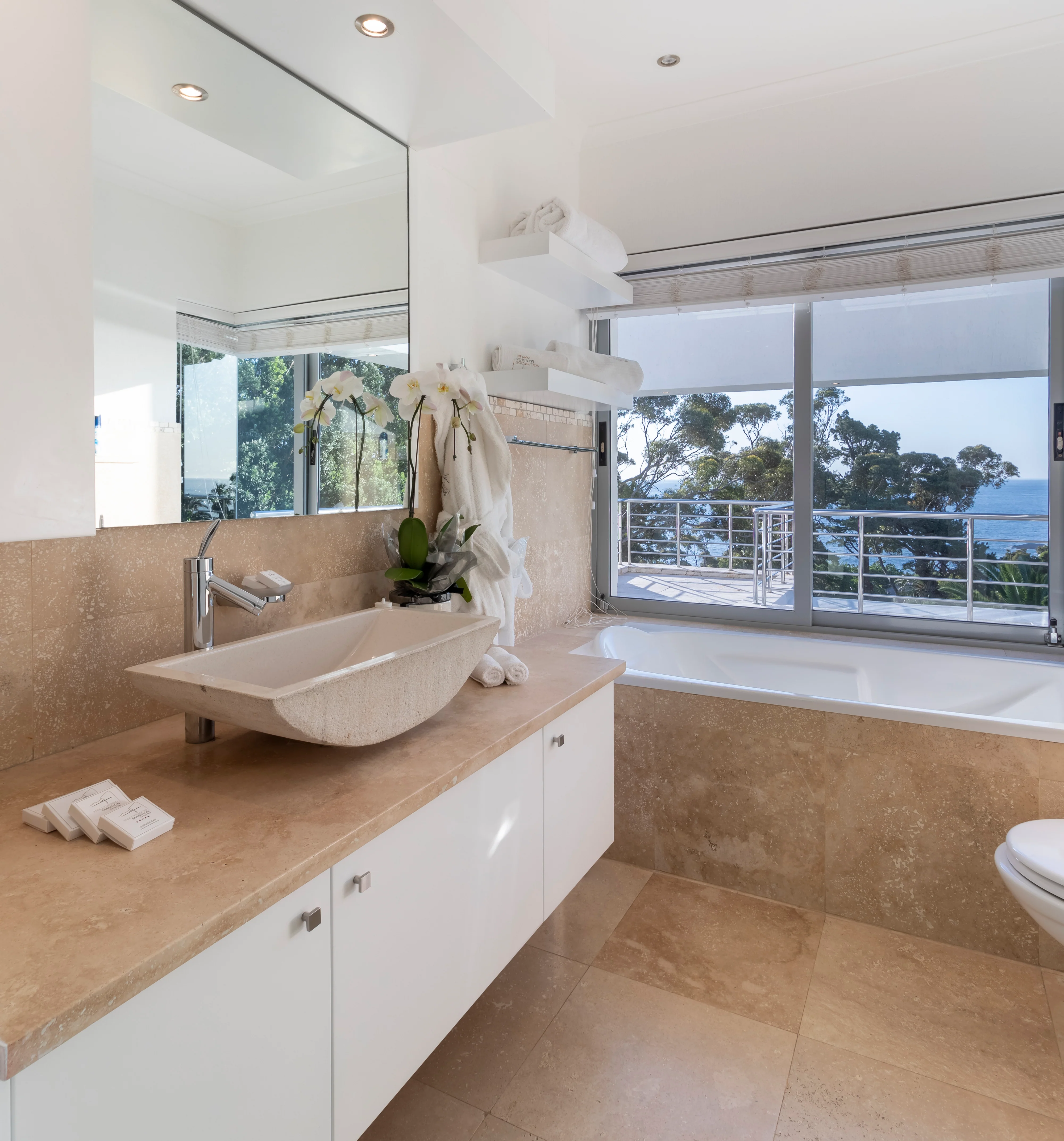 Hollywood Mansion & Spa - Image 24