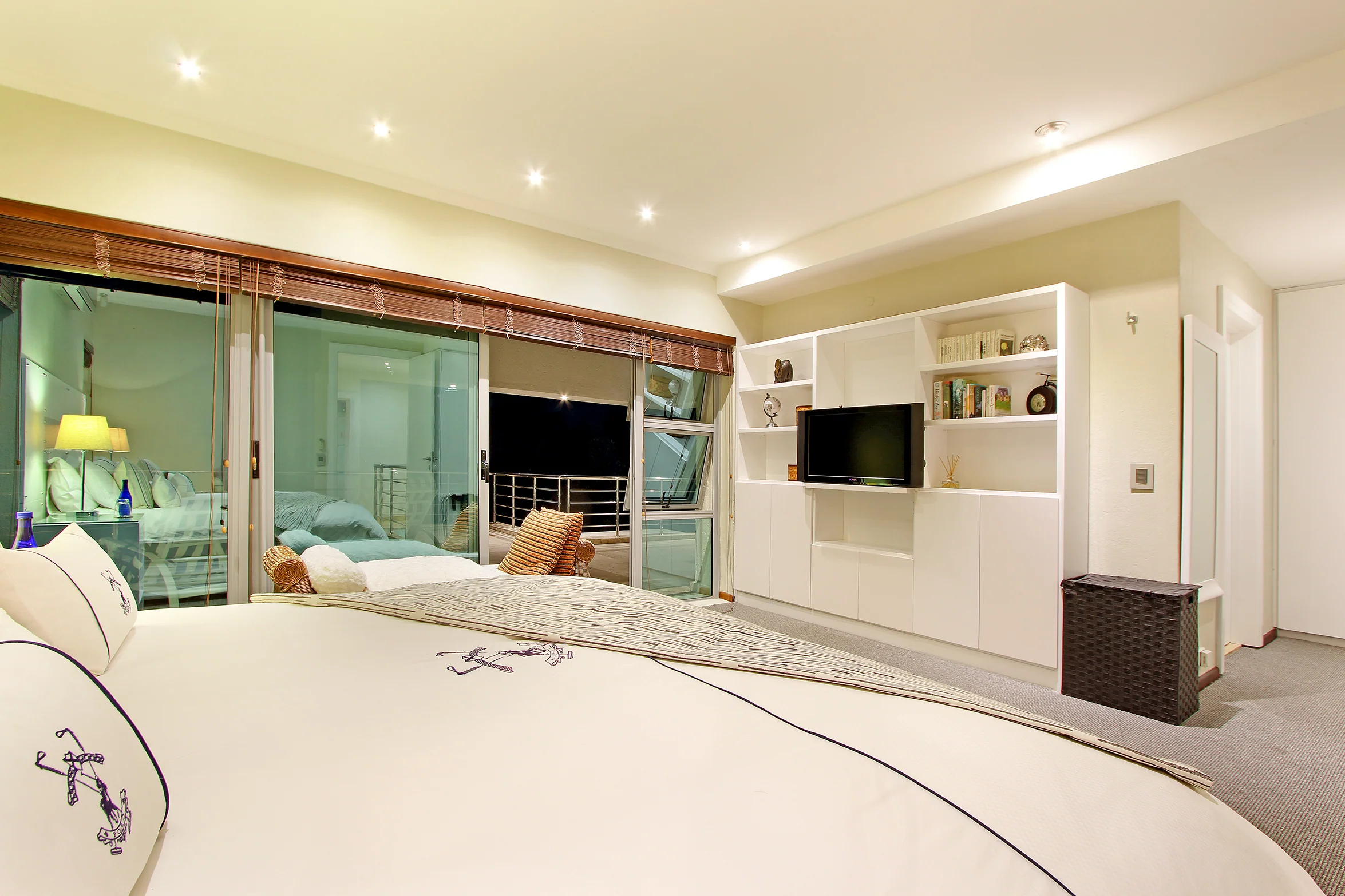Hollywood Mansion & Spa - Image 25