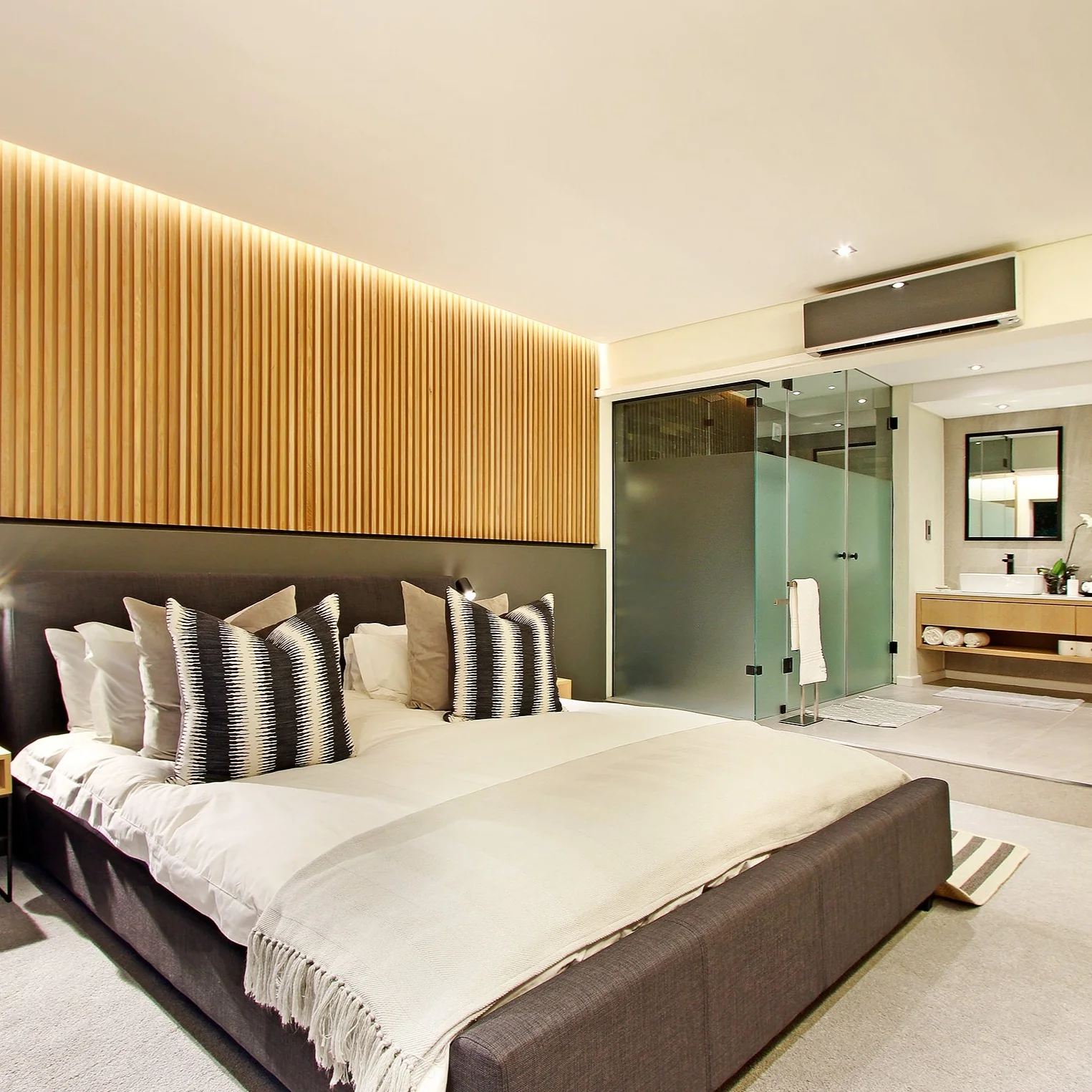 Hollywood Mansion & Spa - Image 3