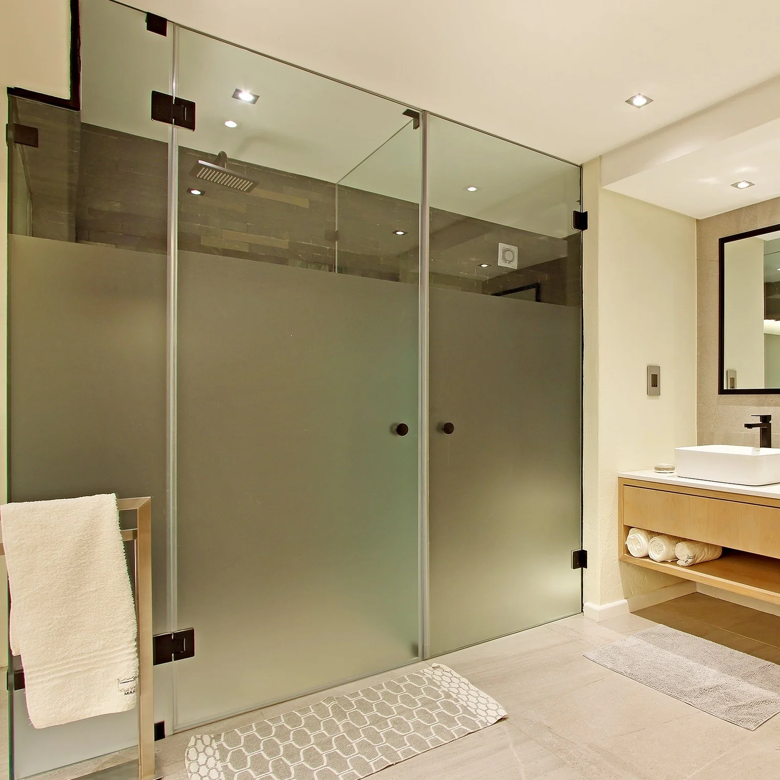 Hollywood Mansion & Spa - Image 5