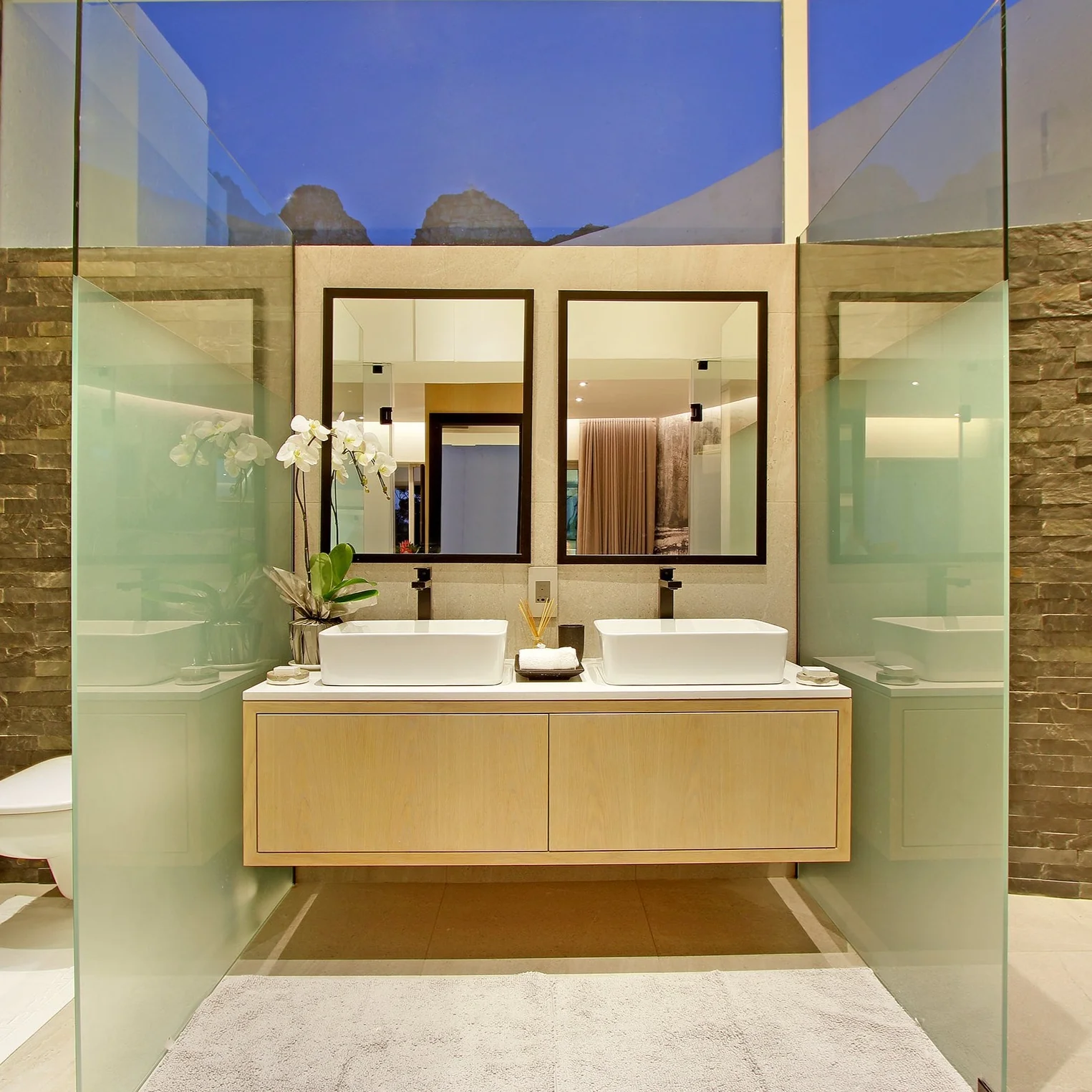 Hollywood Mansion & Spa - Image 9