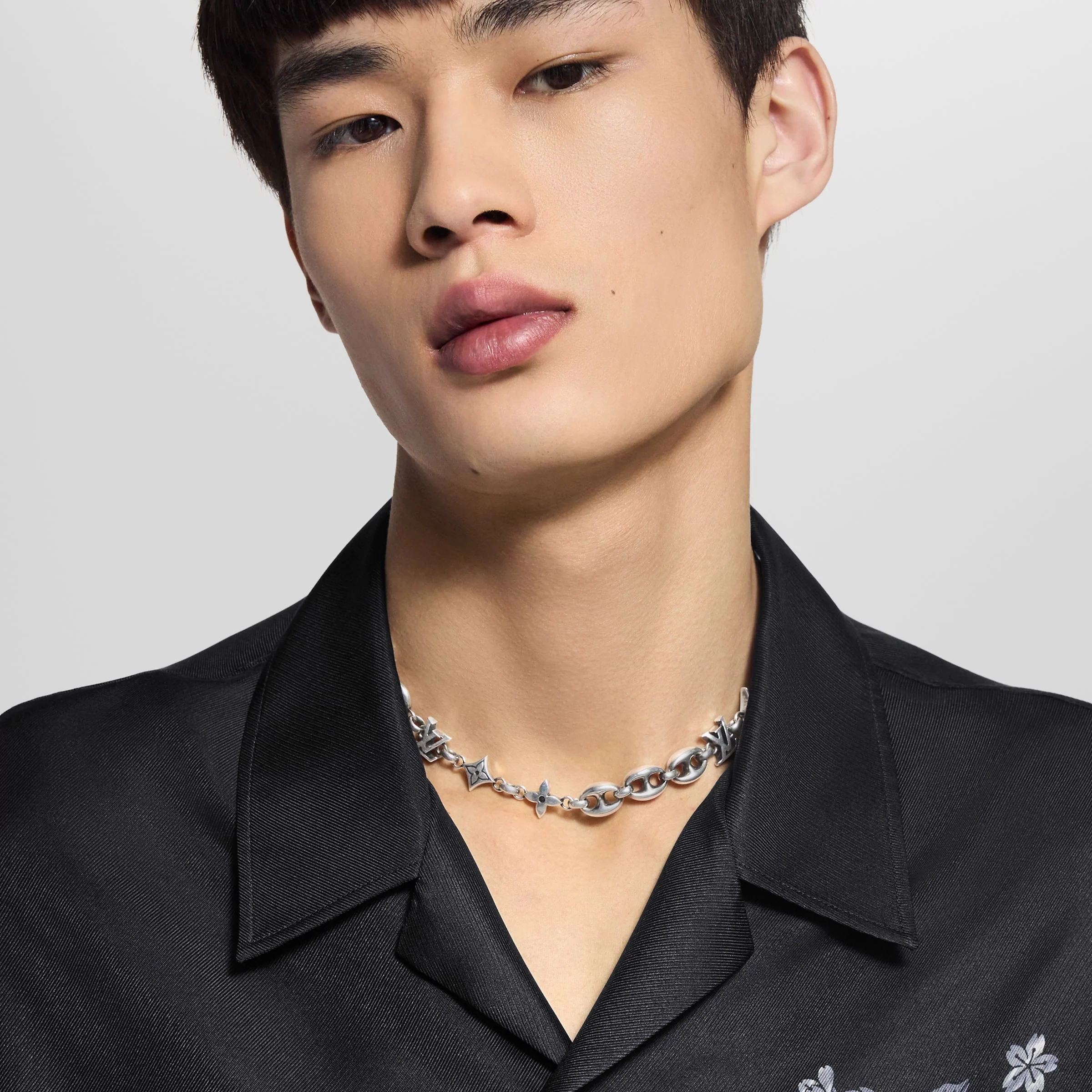 LV Sailor Medium Chain Necklace - Image 4