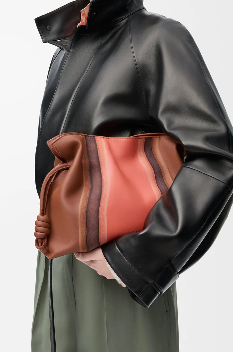 Medium Flamenco Clutch Landscape In Nappa Calfskin - Image 8