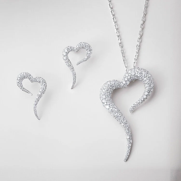 Pendant crafted in 18K White Gold Amor Collection - Image 4